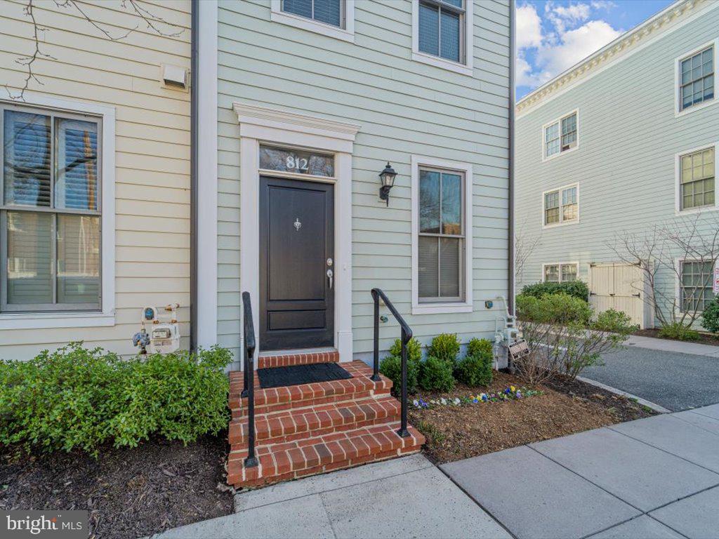 OLD TOWN COMMONS - Residential