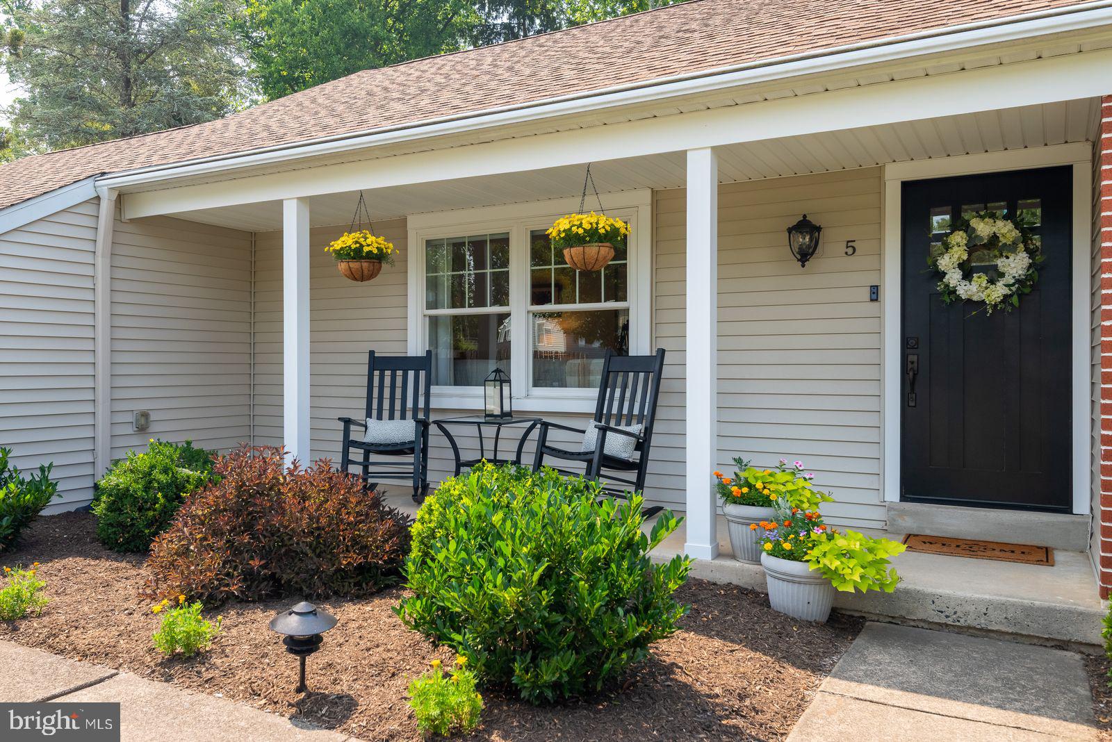 5 SAWTOOTH LANE