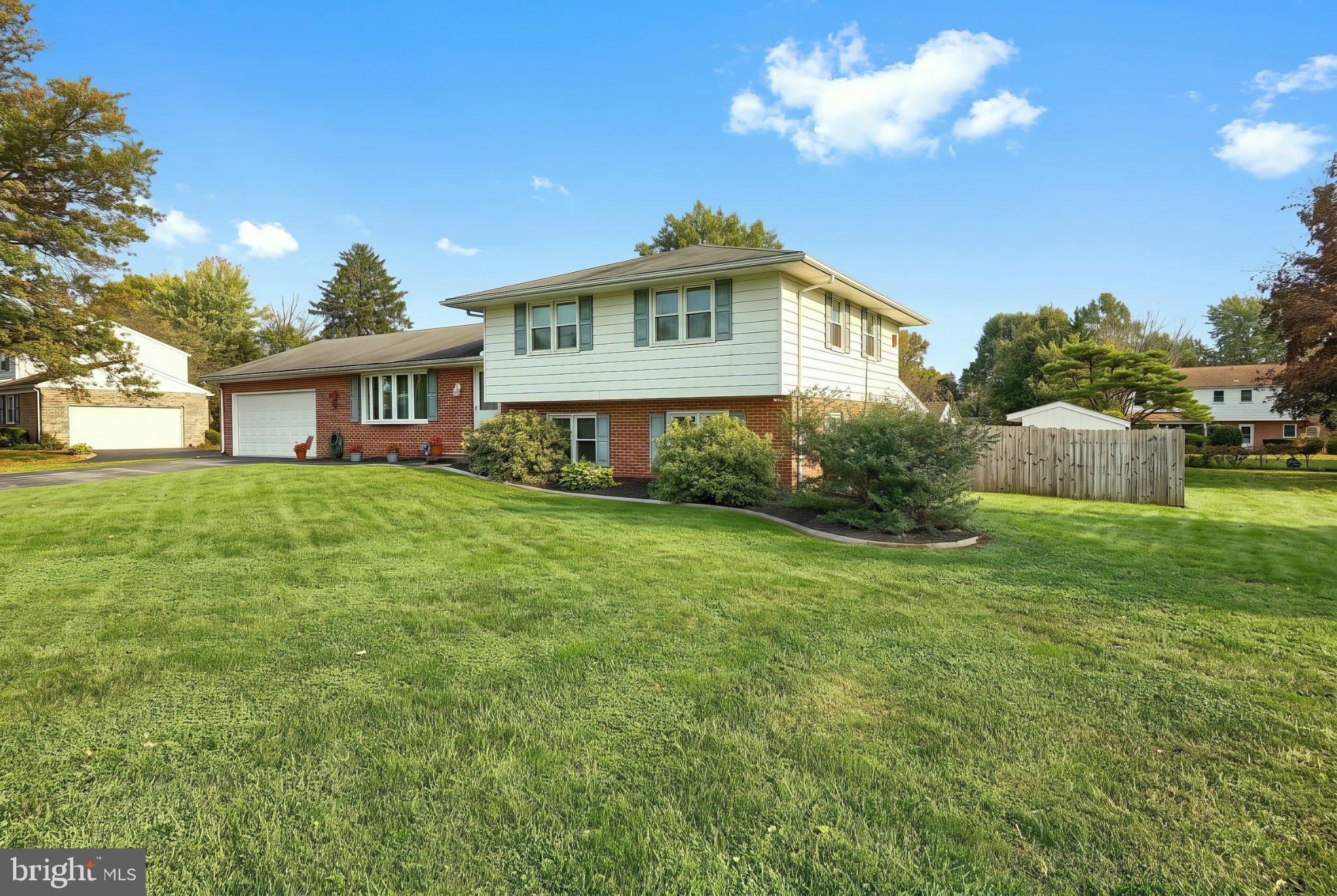 2555 PRIMROSE LANE
