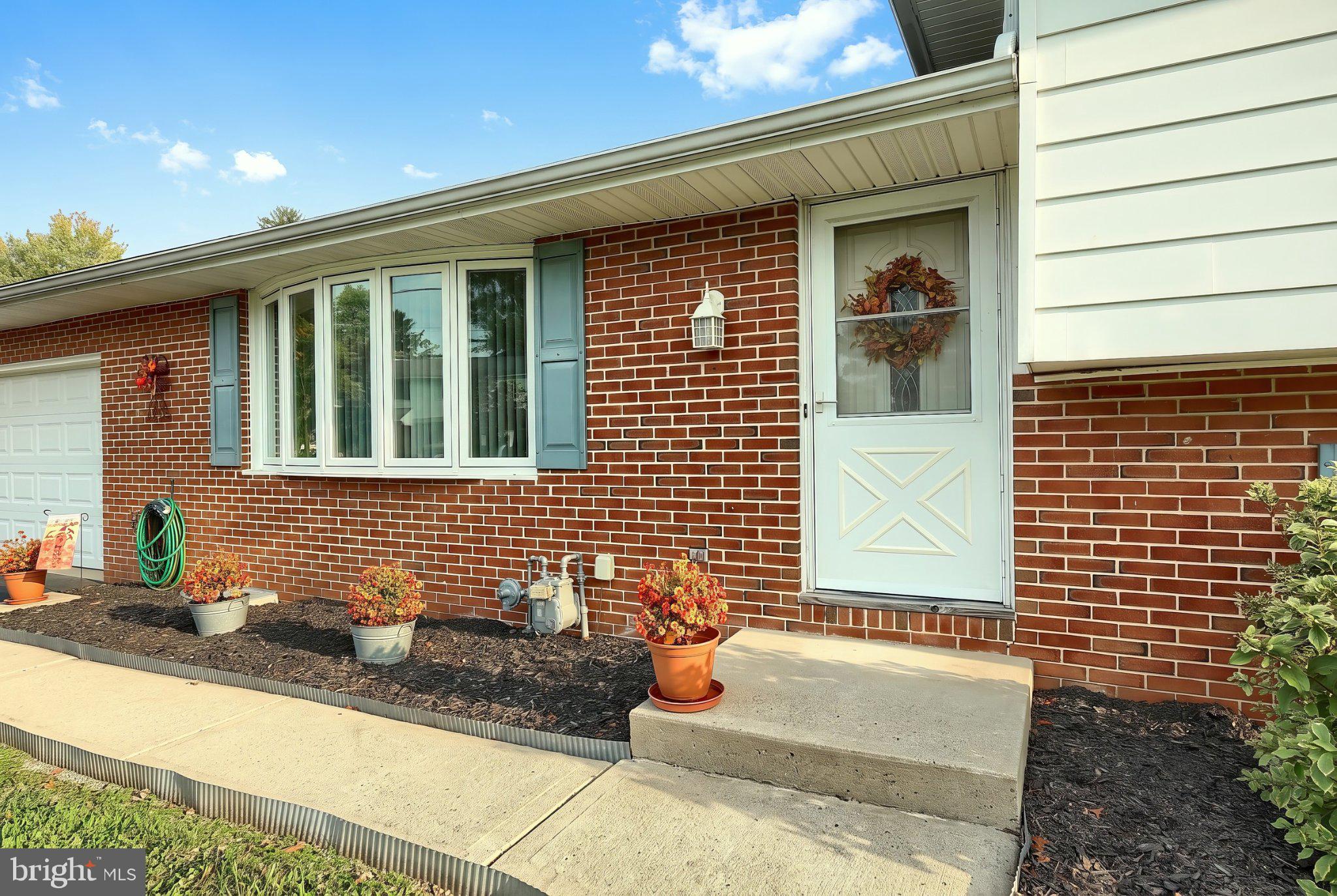 2555 PRIMROSE LANE