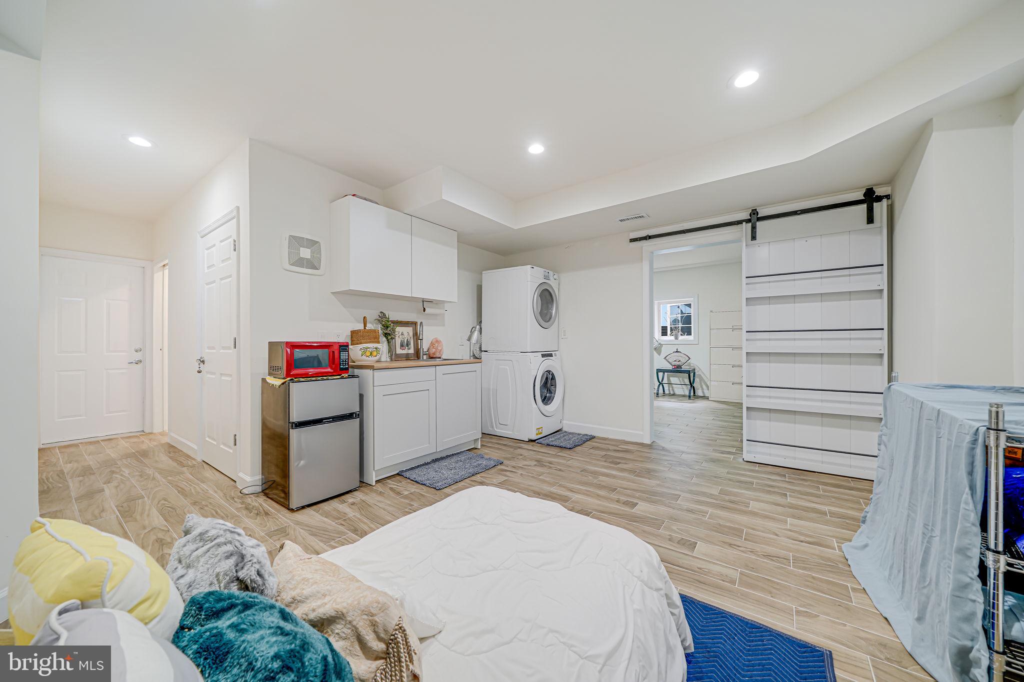 LARCHMONT - Residential