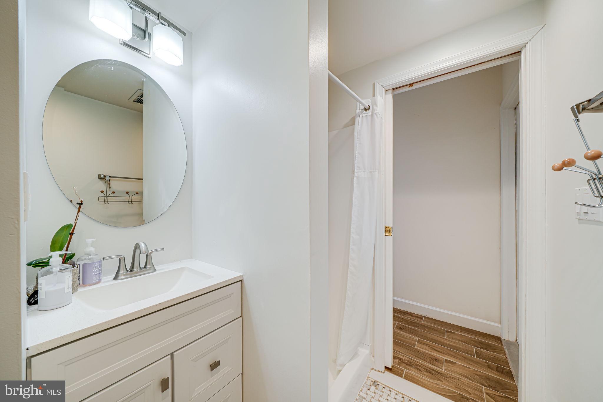 LARCHMONT - Residential