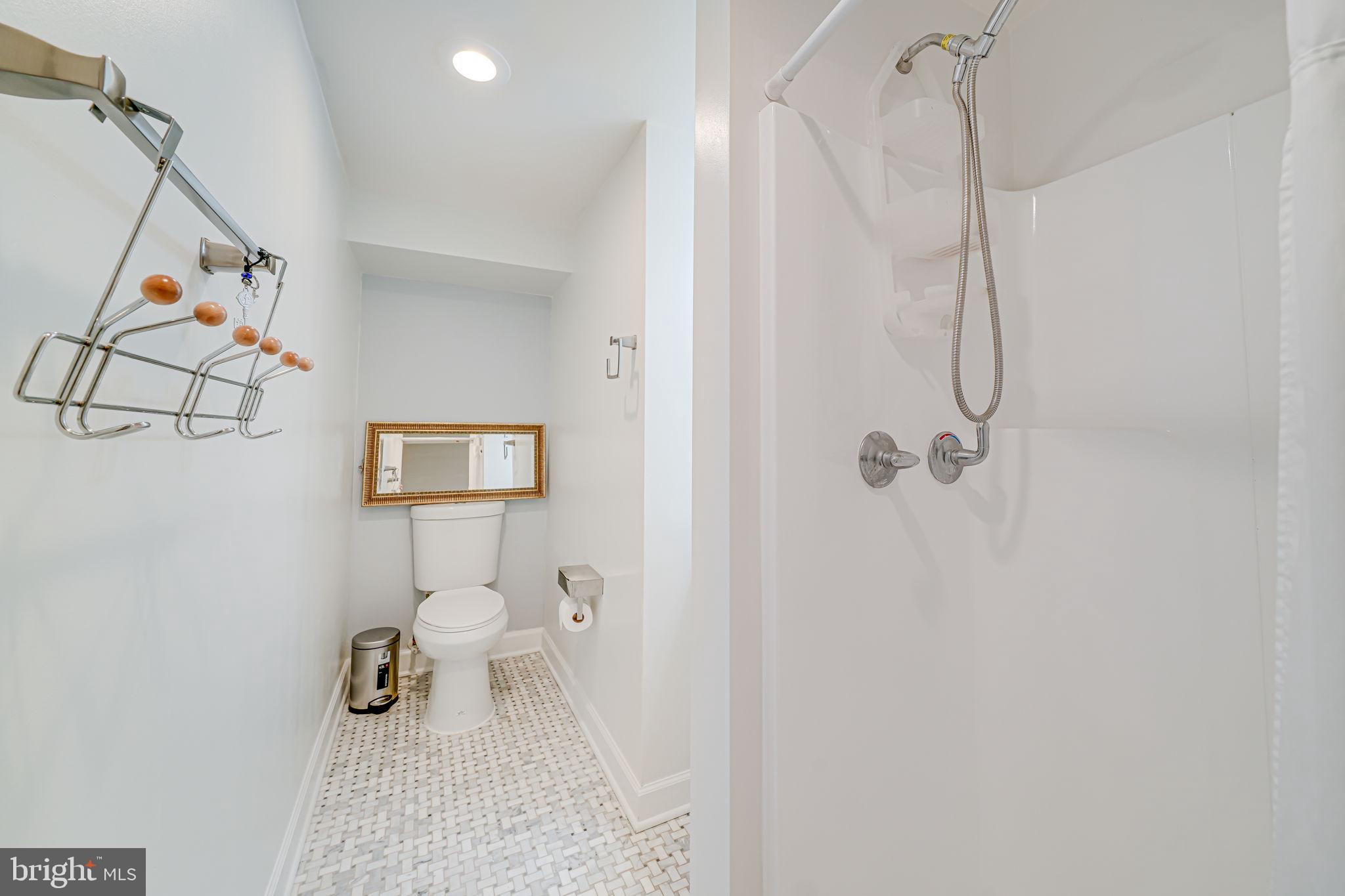 LARCHMONT - Residential