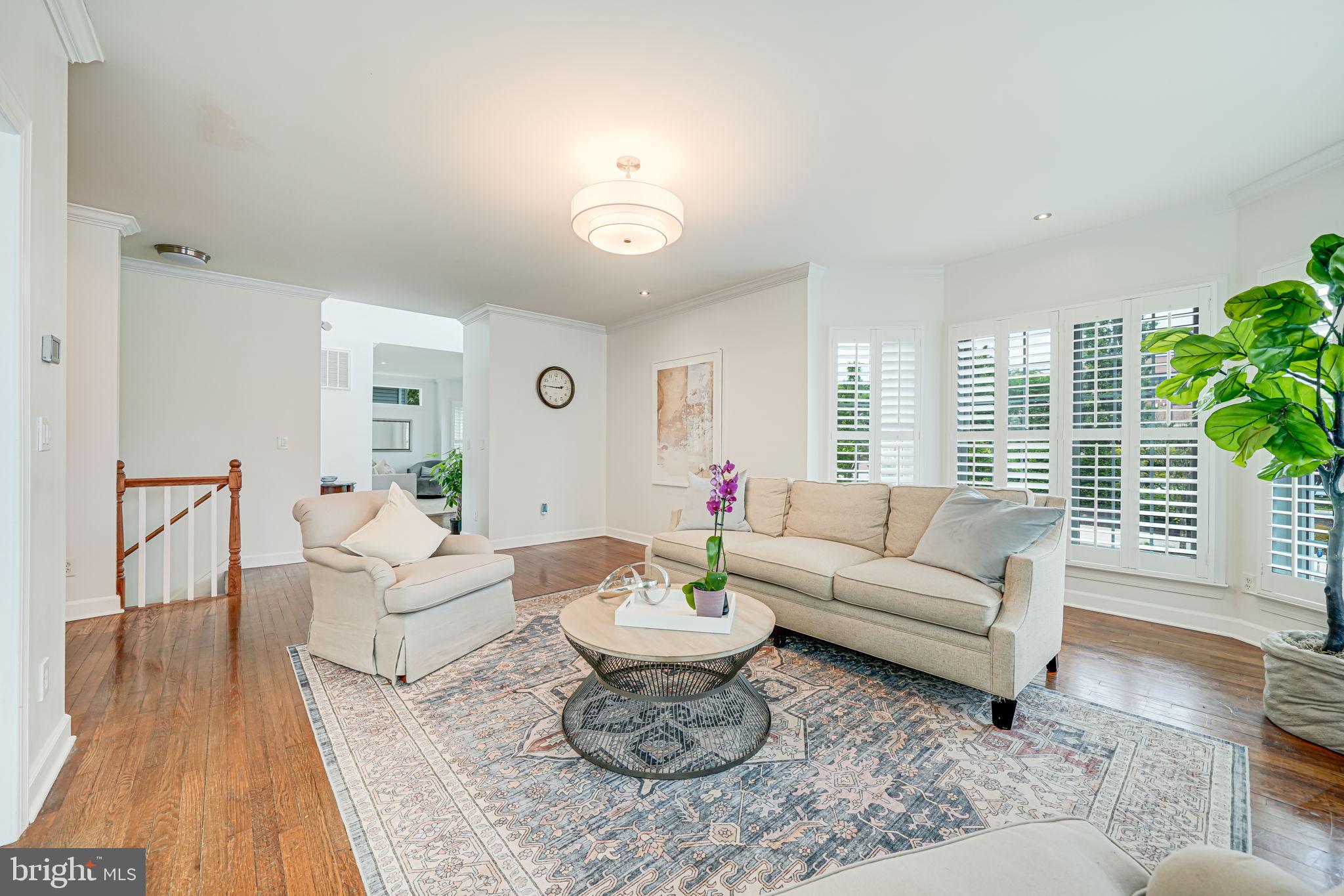 LARCHMONT - Residential