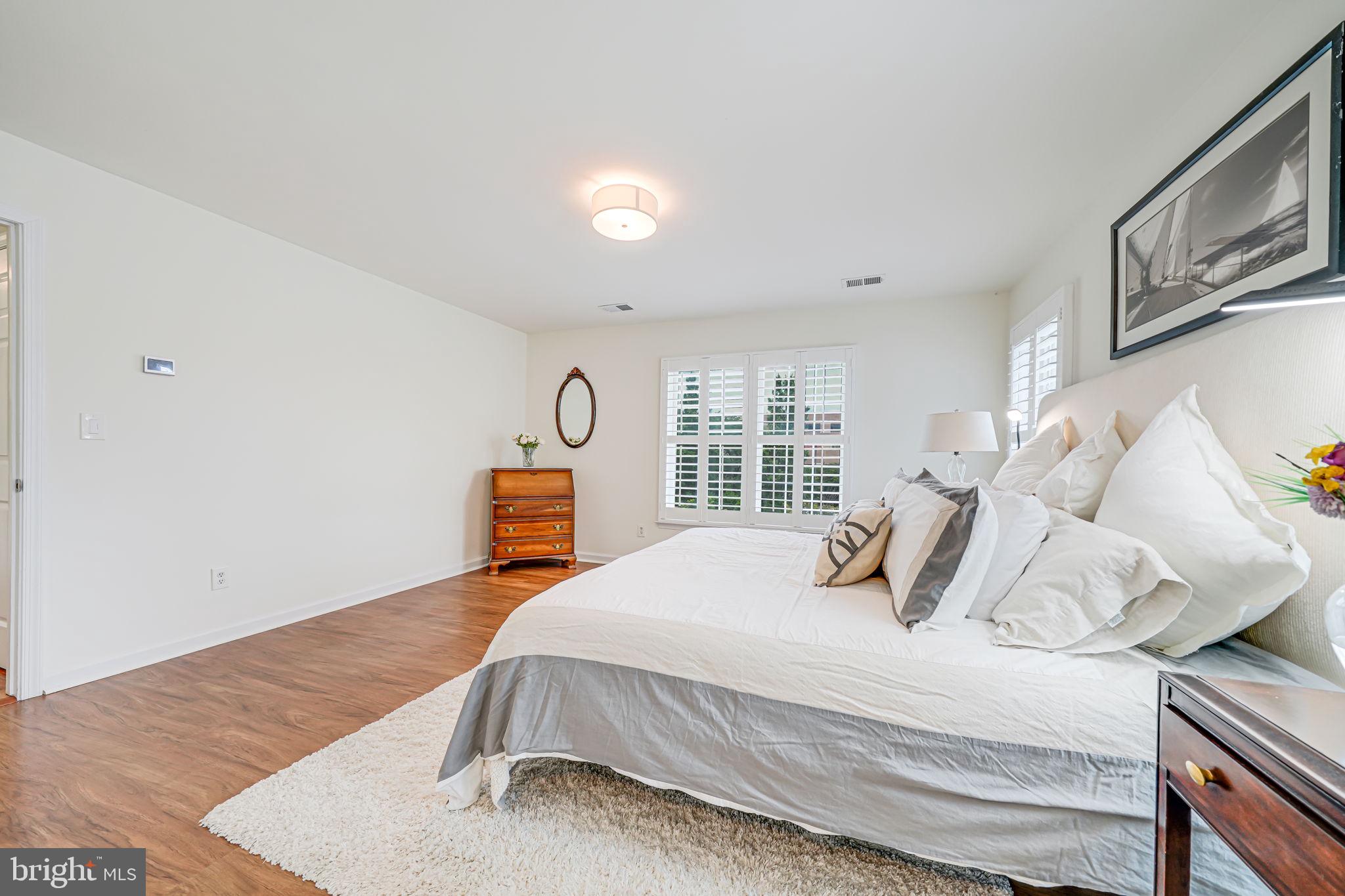 LARCHMONT - Residential