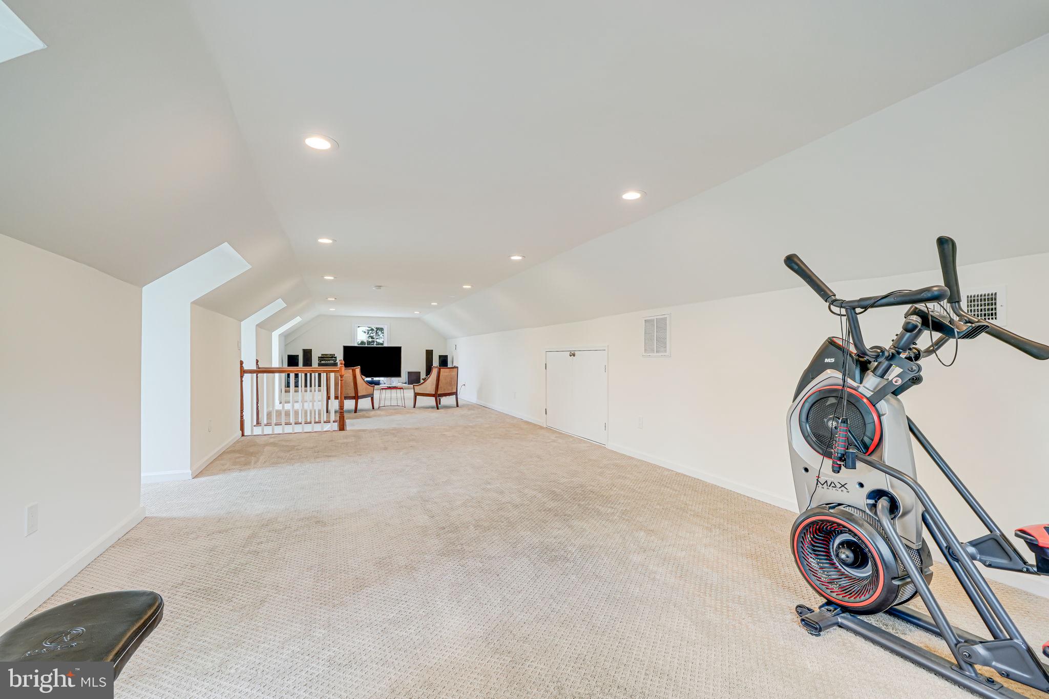 LARCHMONT - Residential