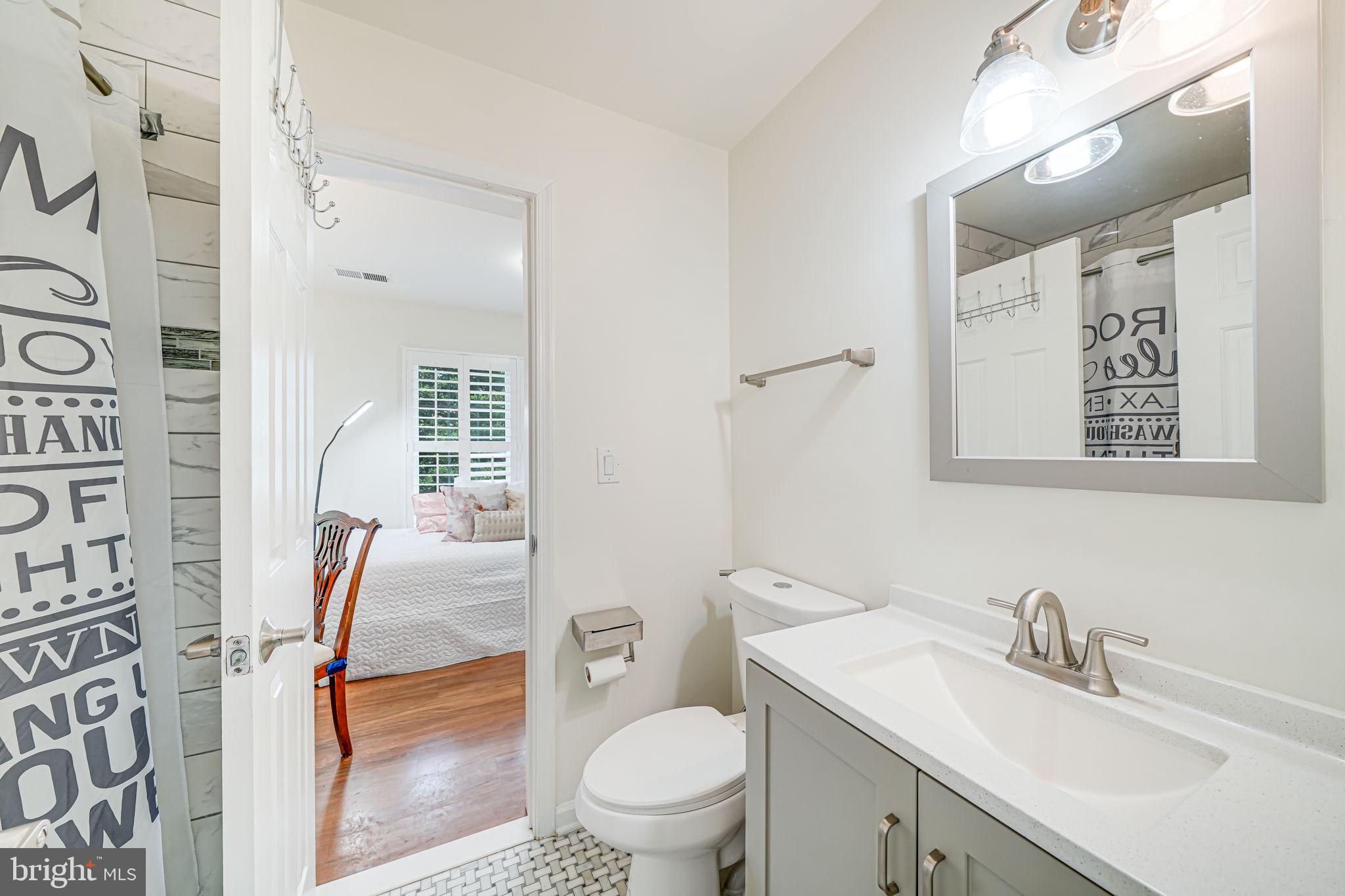 LARCHMONT - Residential