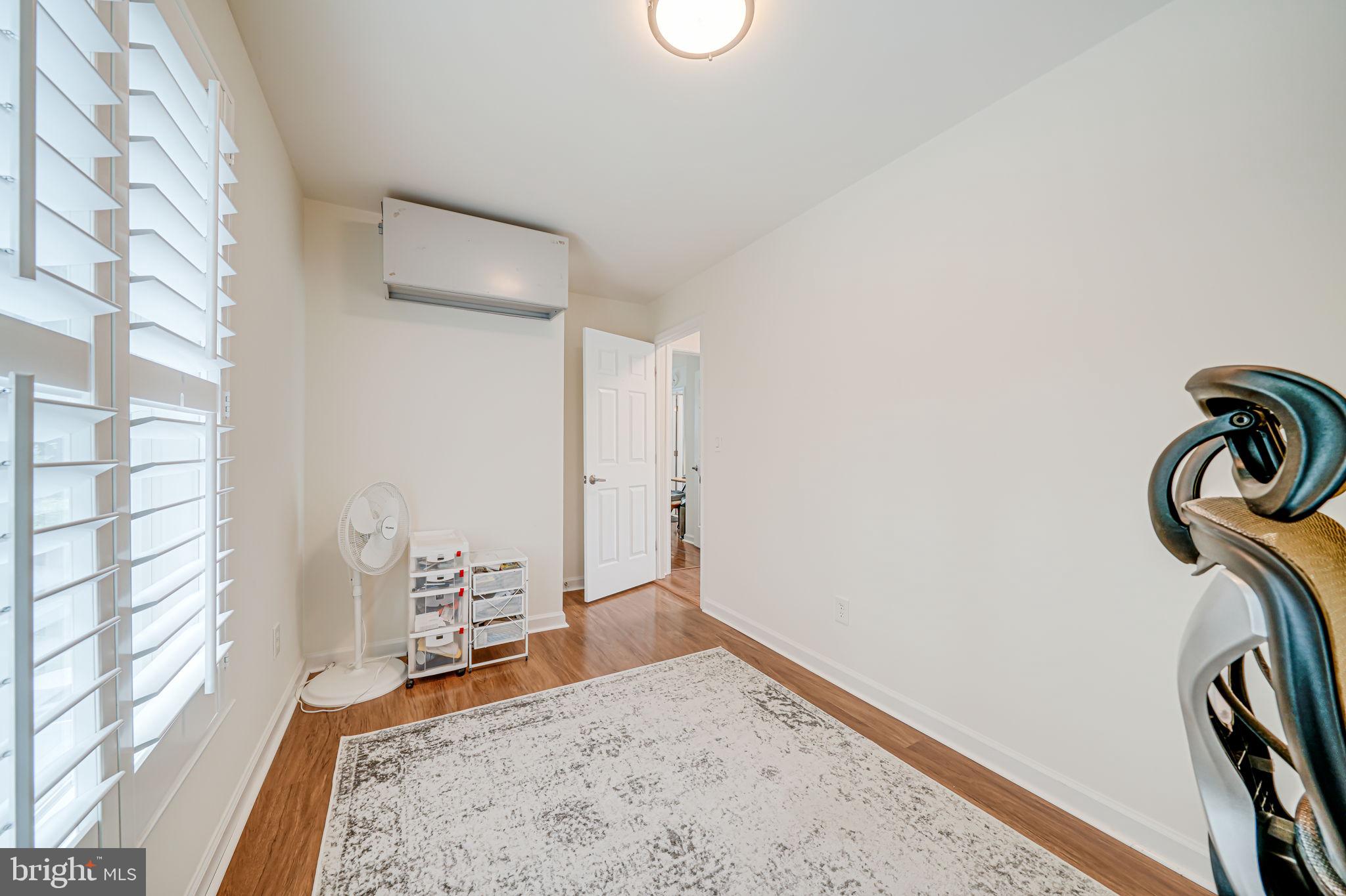 LARCHMONT - Residential