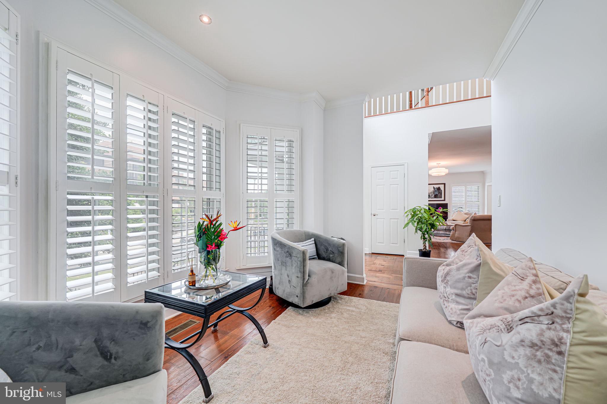 LARCHMONT - Residential