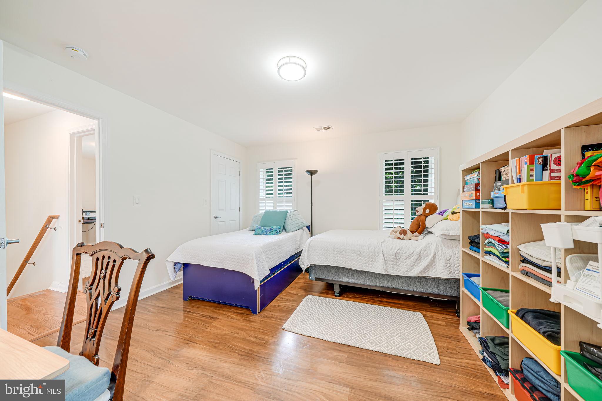 LARCHMONT - Residential