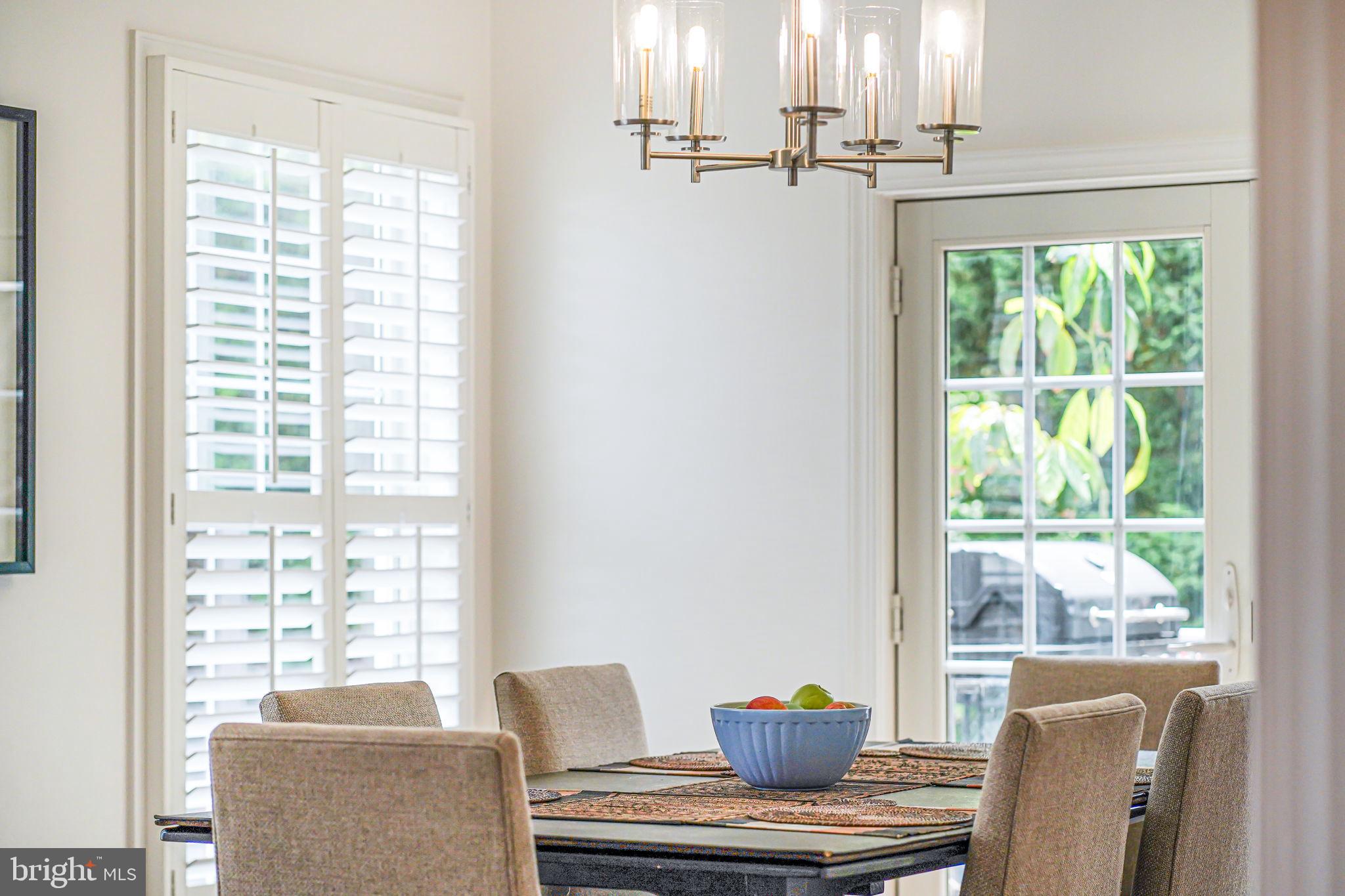 LARCHMONT - Residential