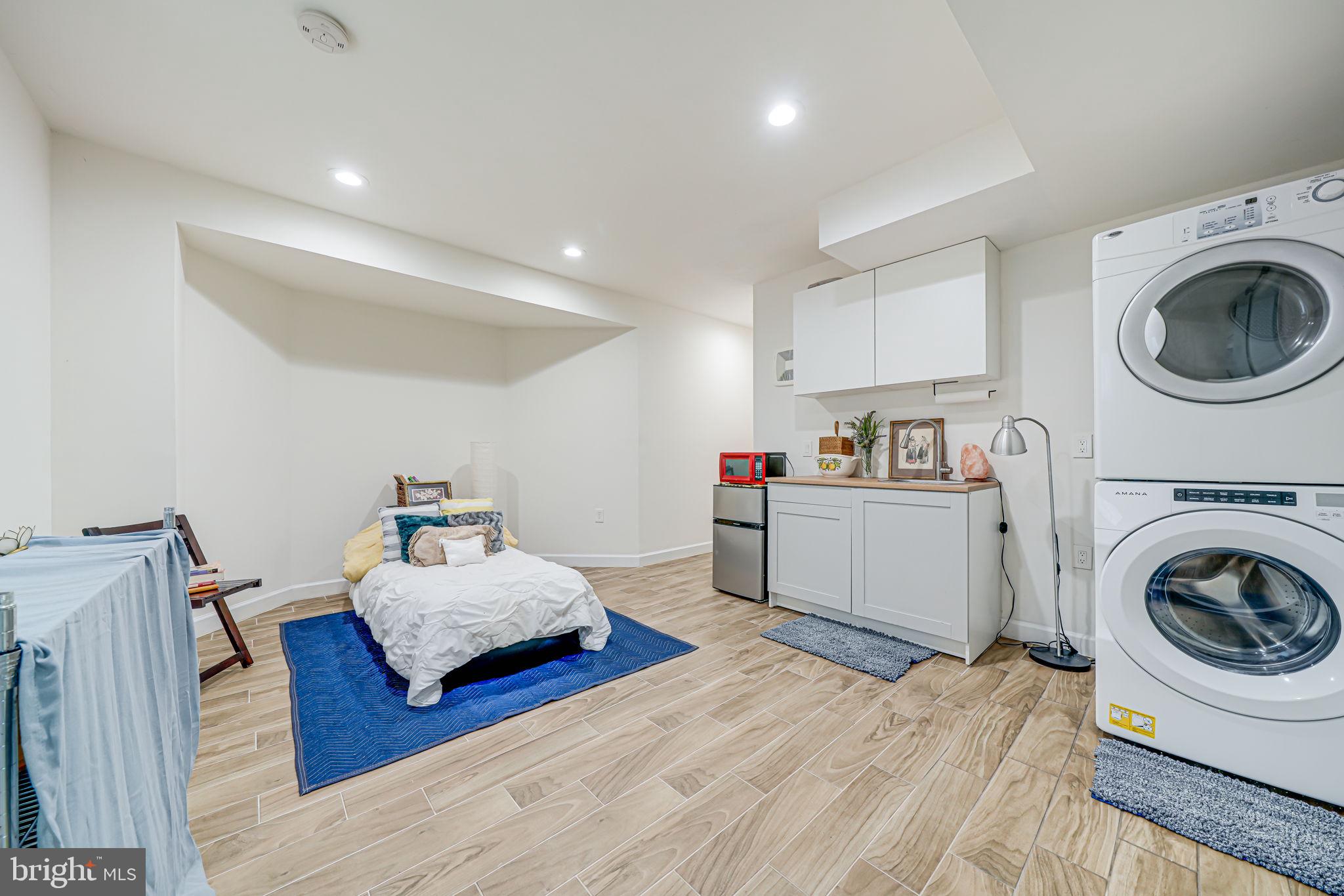 LARCHMONT - Residential