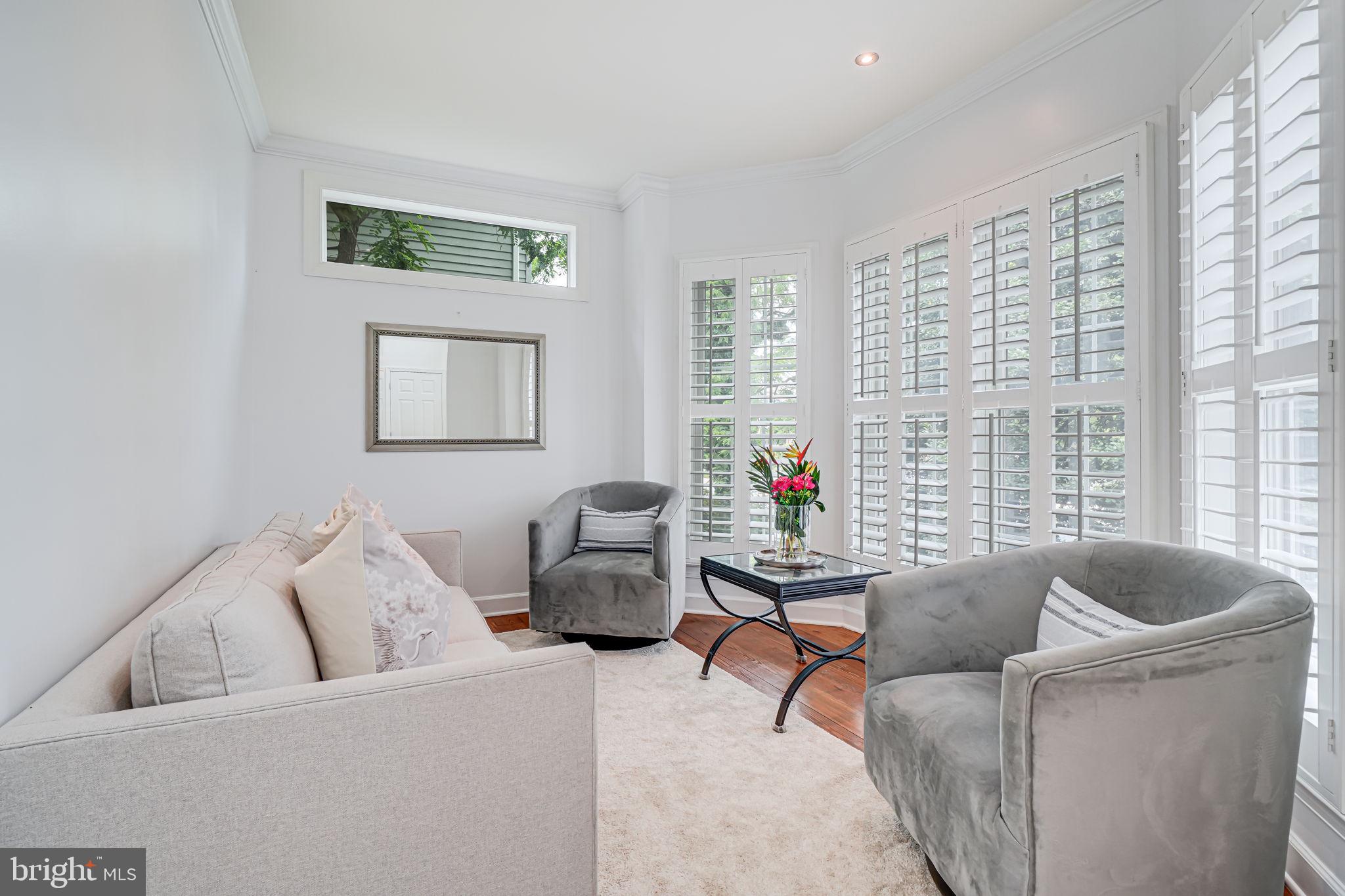 LARCHMONT - Residential