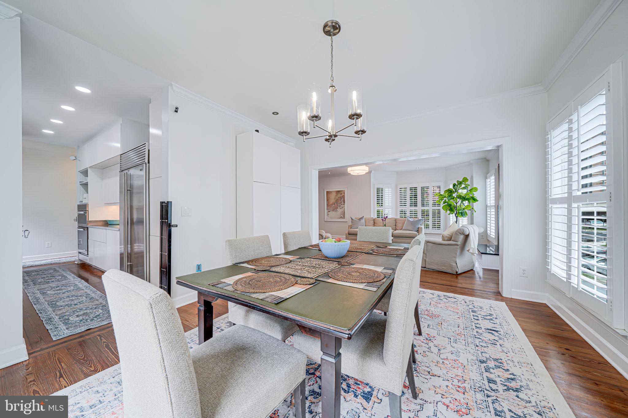 LARCHMONT - Residential