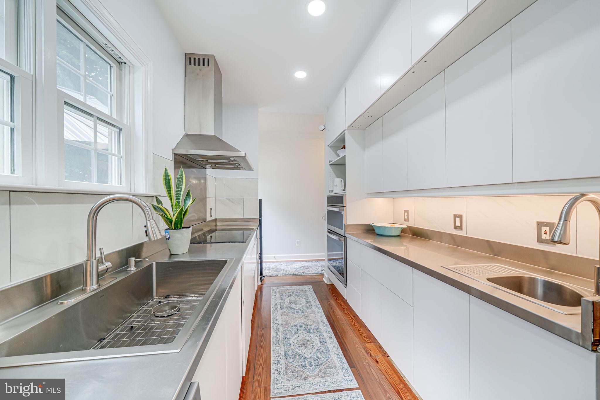 LARCHMONT - Residential