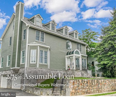 Photo of 1620 N George Mason Drive, ARLINGTON, VA 22205 (MLS # VAAR2064804)