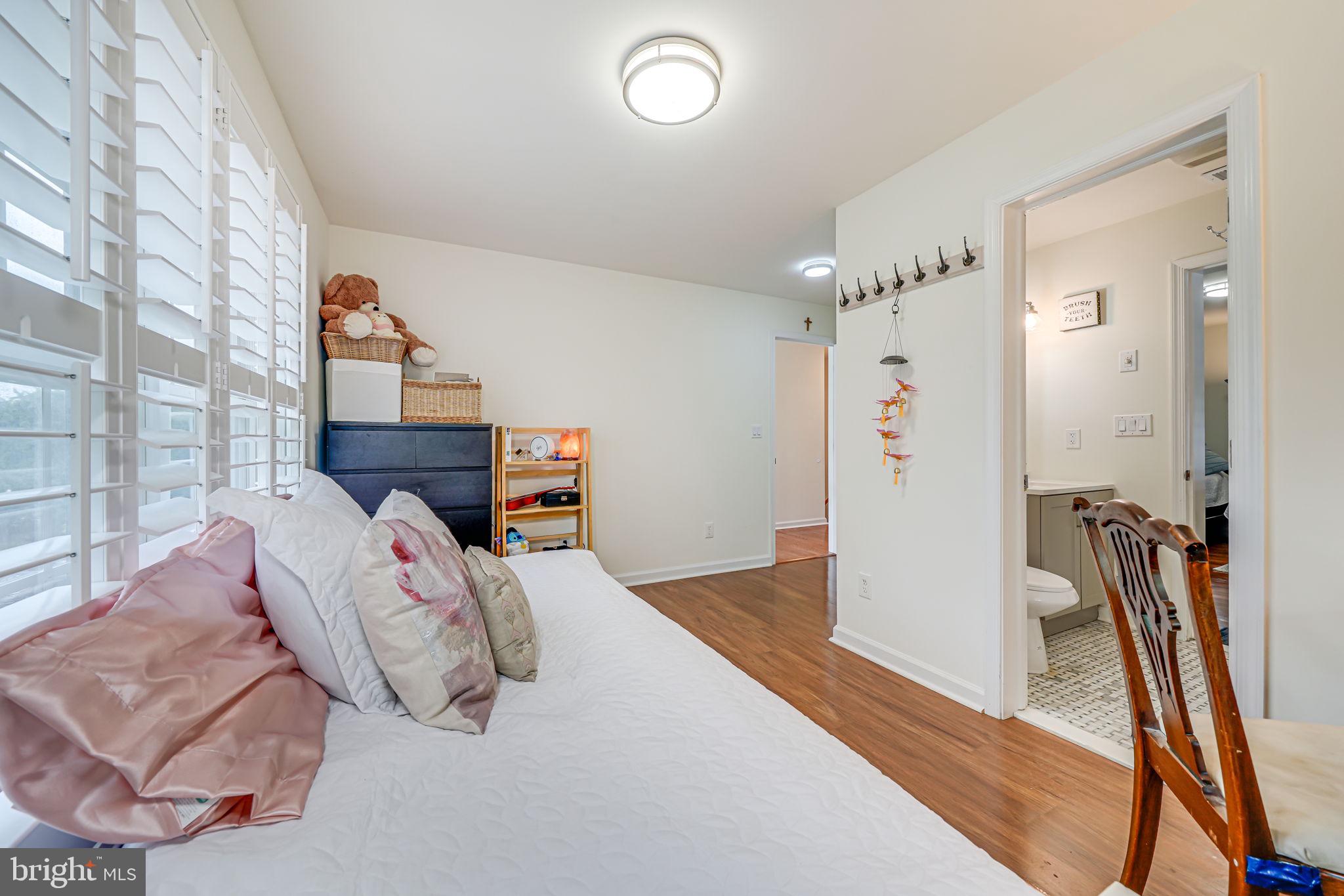 LARCHMONT - Residential