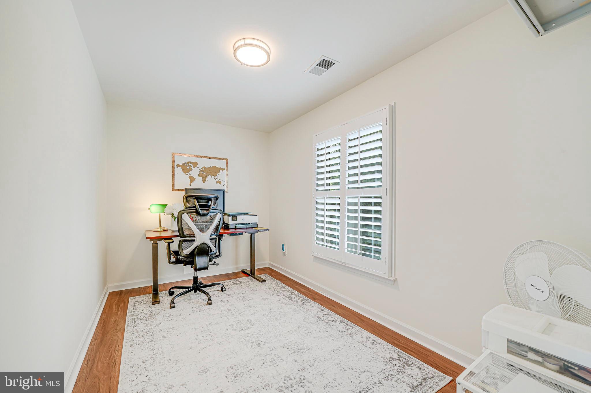 LARCHMONT - Residential