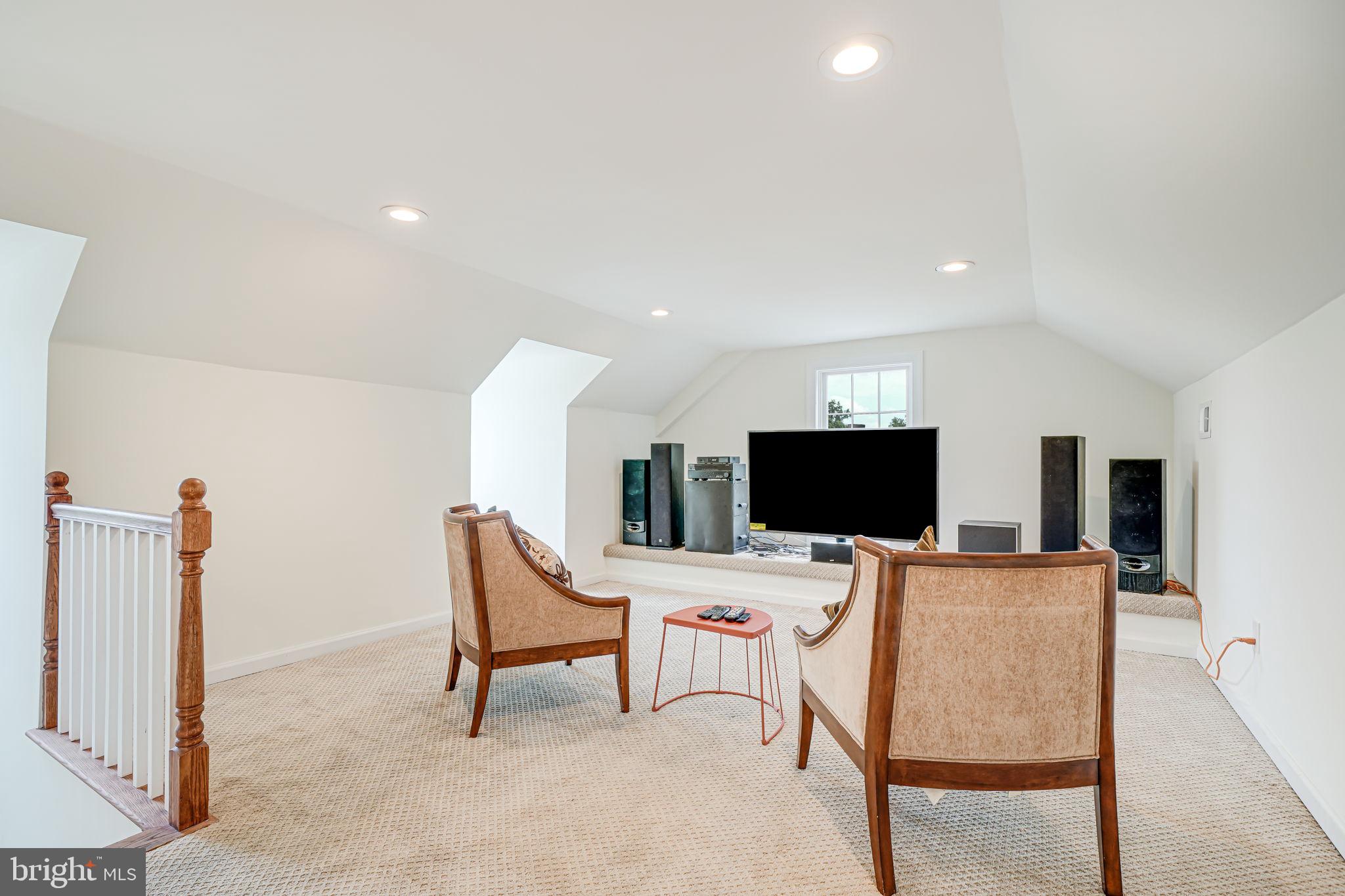 LARCHMONT - Residential