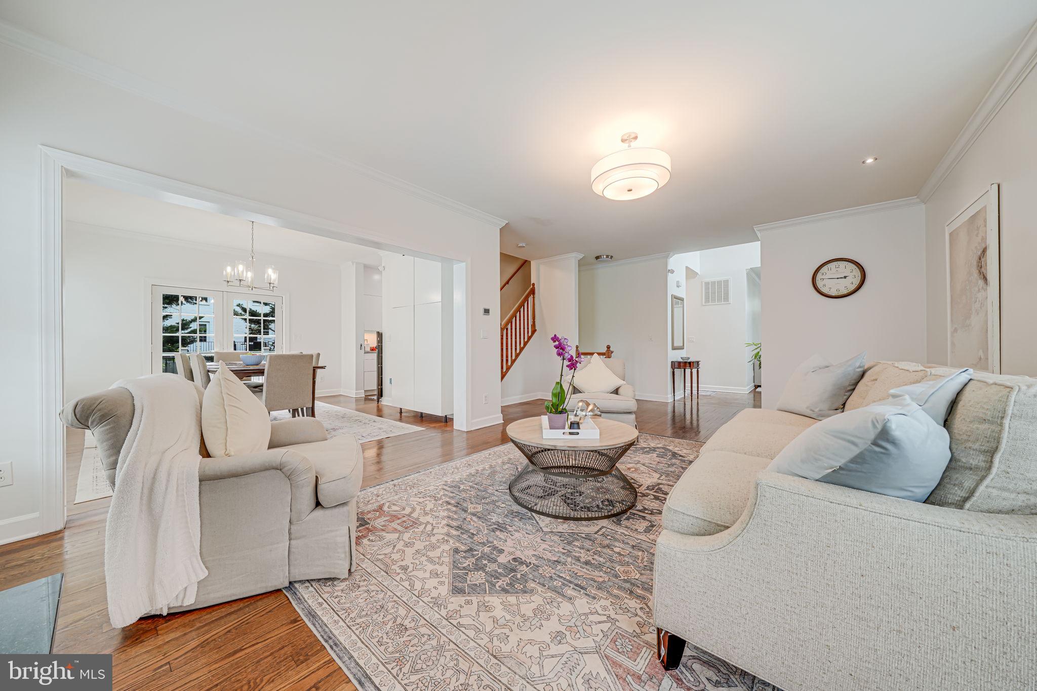 LARCHMONT - Residential