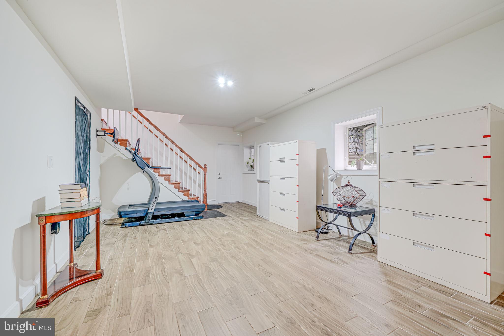 LARCHMONT - Residential