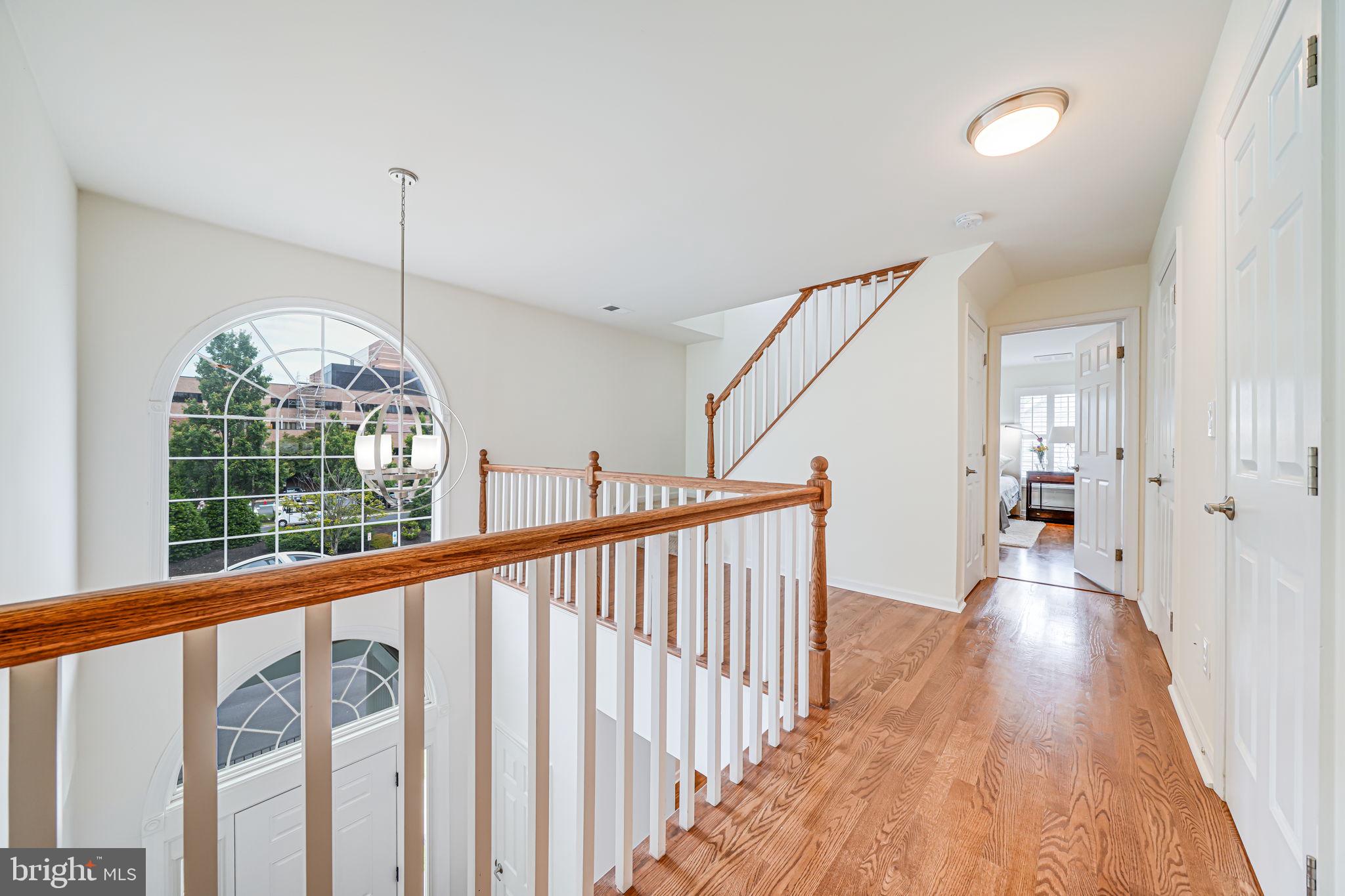 LARCHMONT - Residential