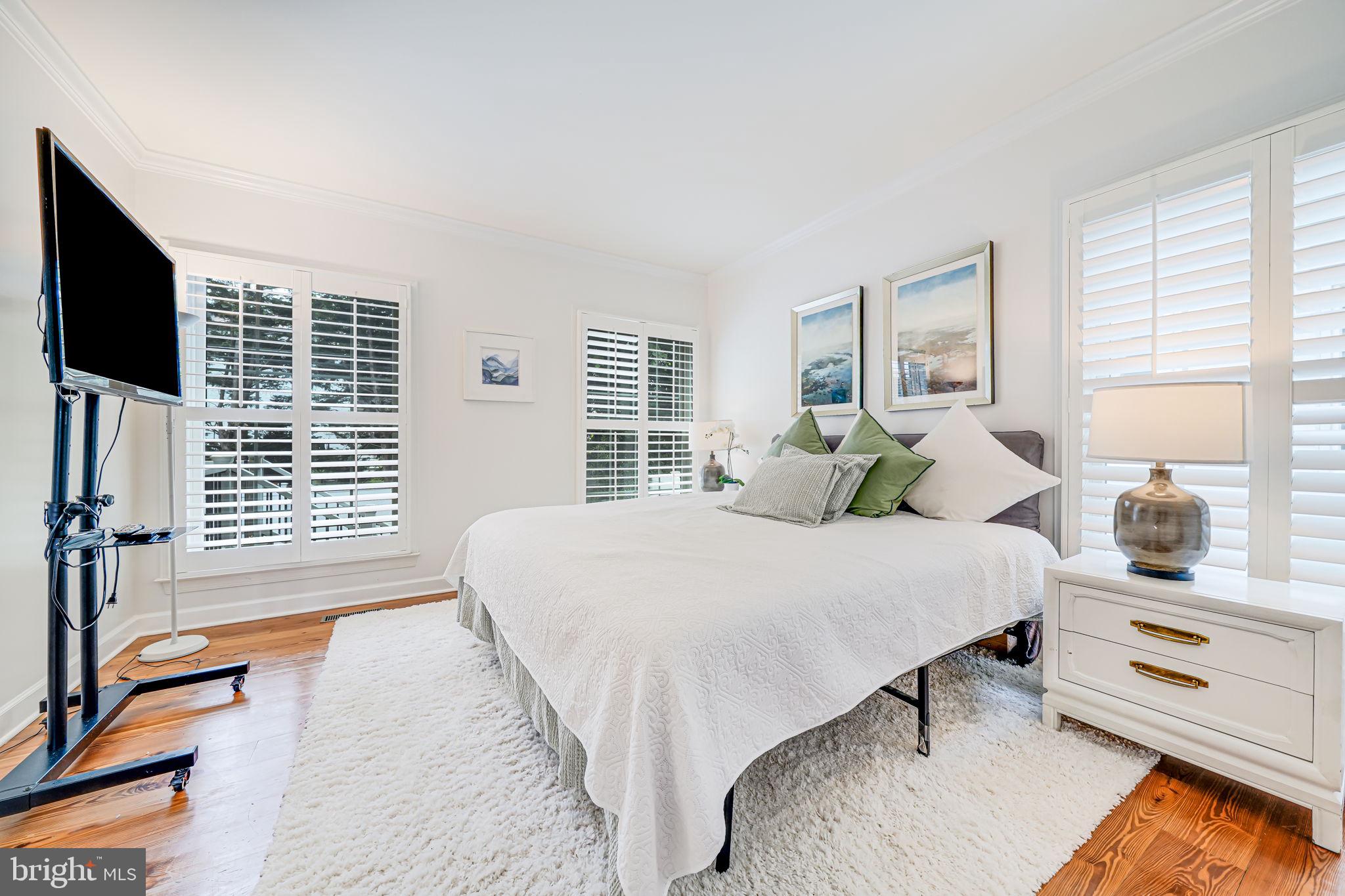 LARCHMONT - Residential