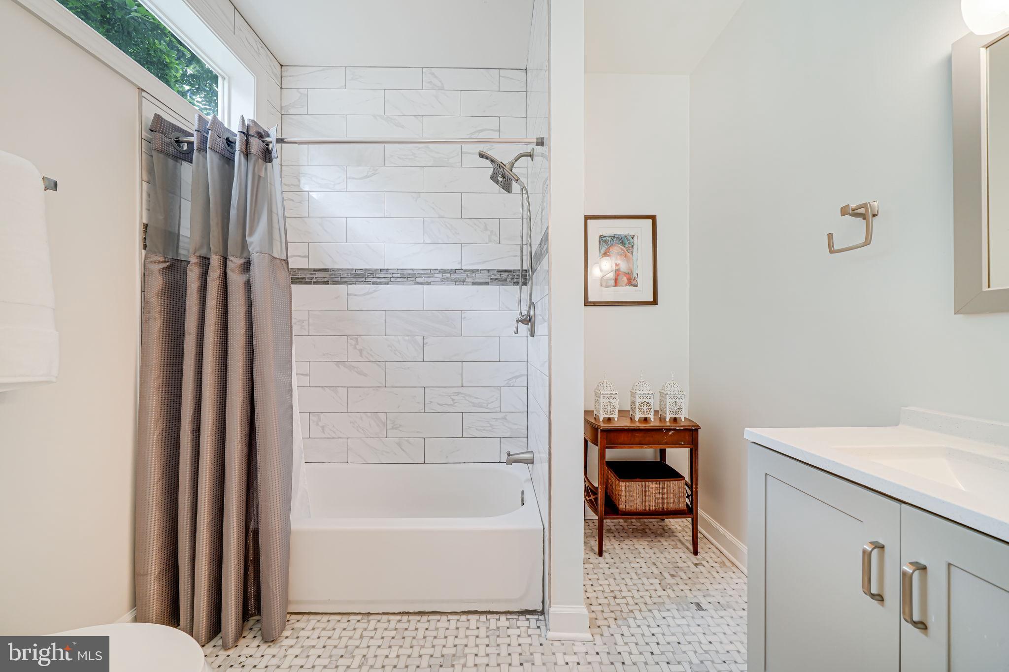 LARCHMONT - Residential