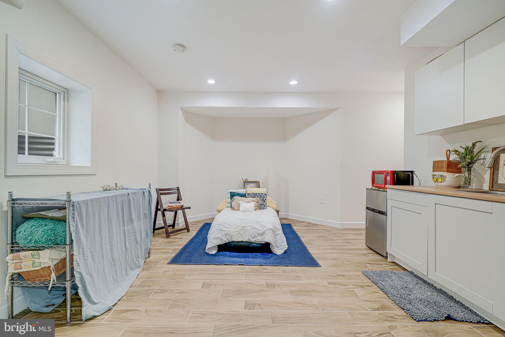 LARCHMONT - Residential