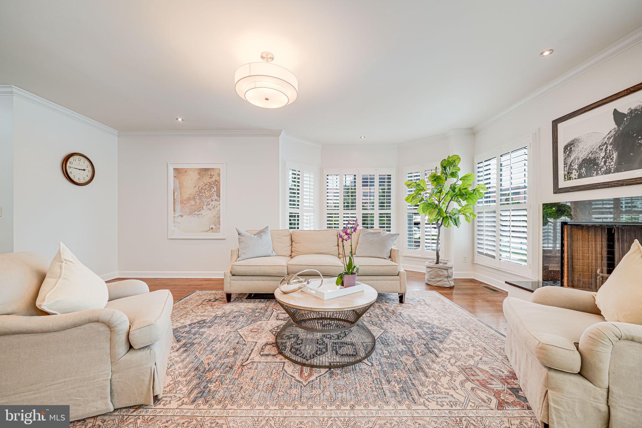 LARCHMONT - Residential