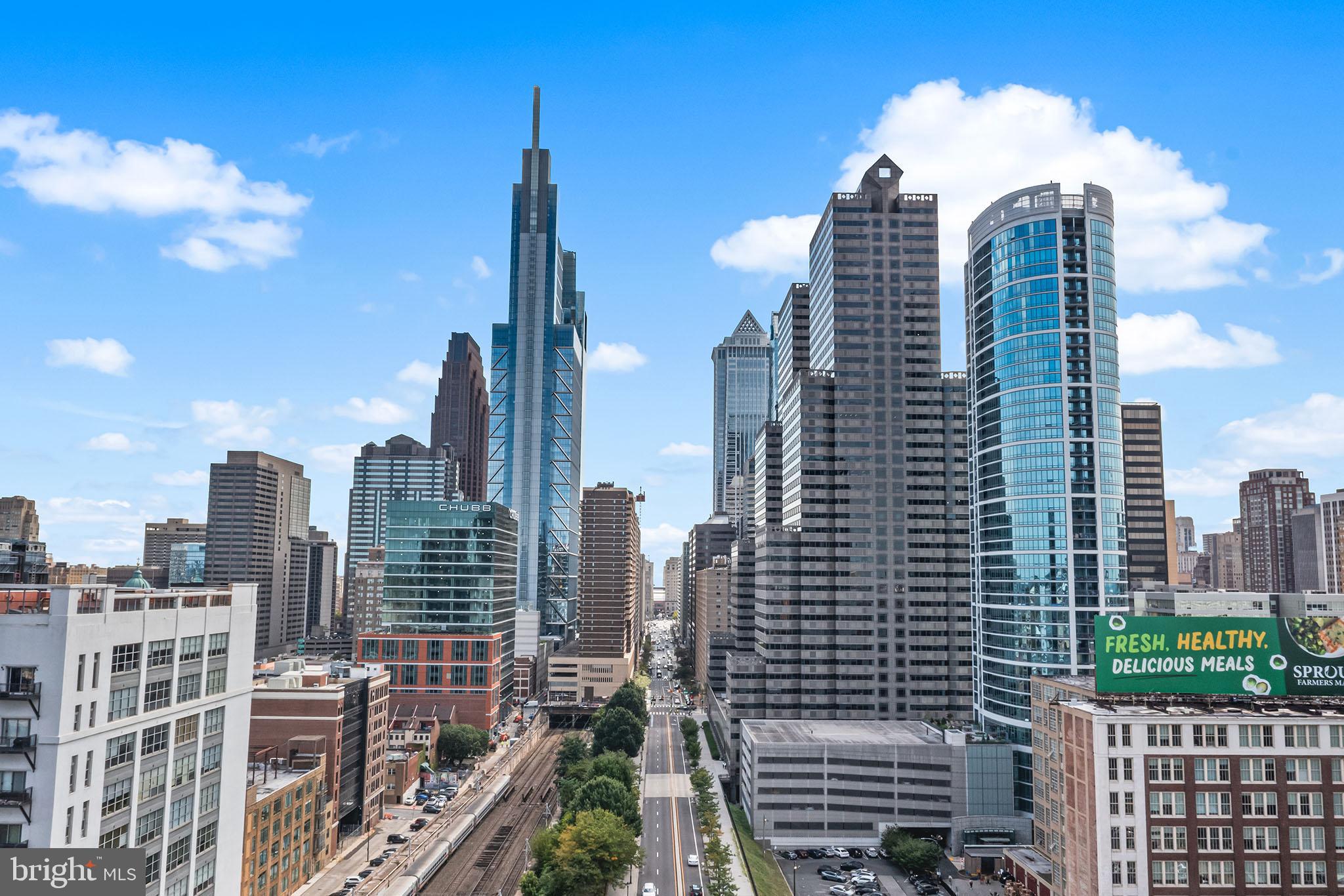 LOGAN SQUARE - Residential