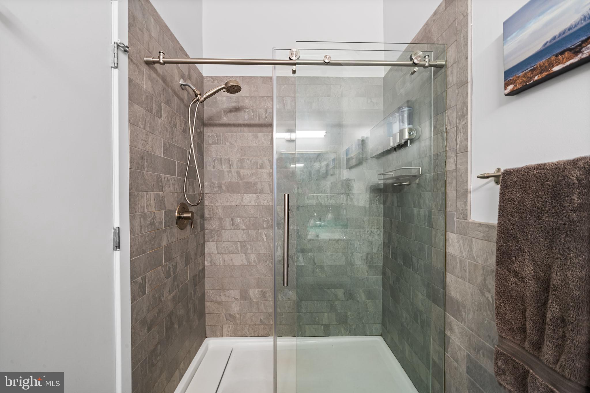 LOGAN SQUARE - Residential