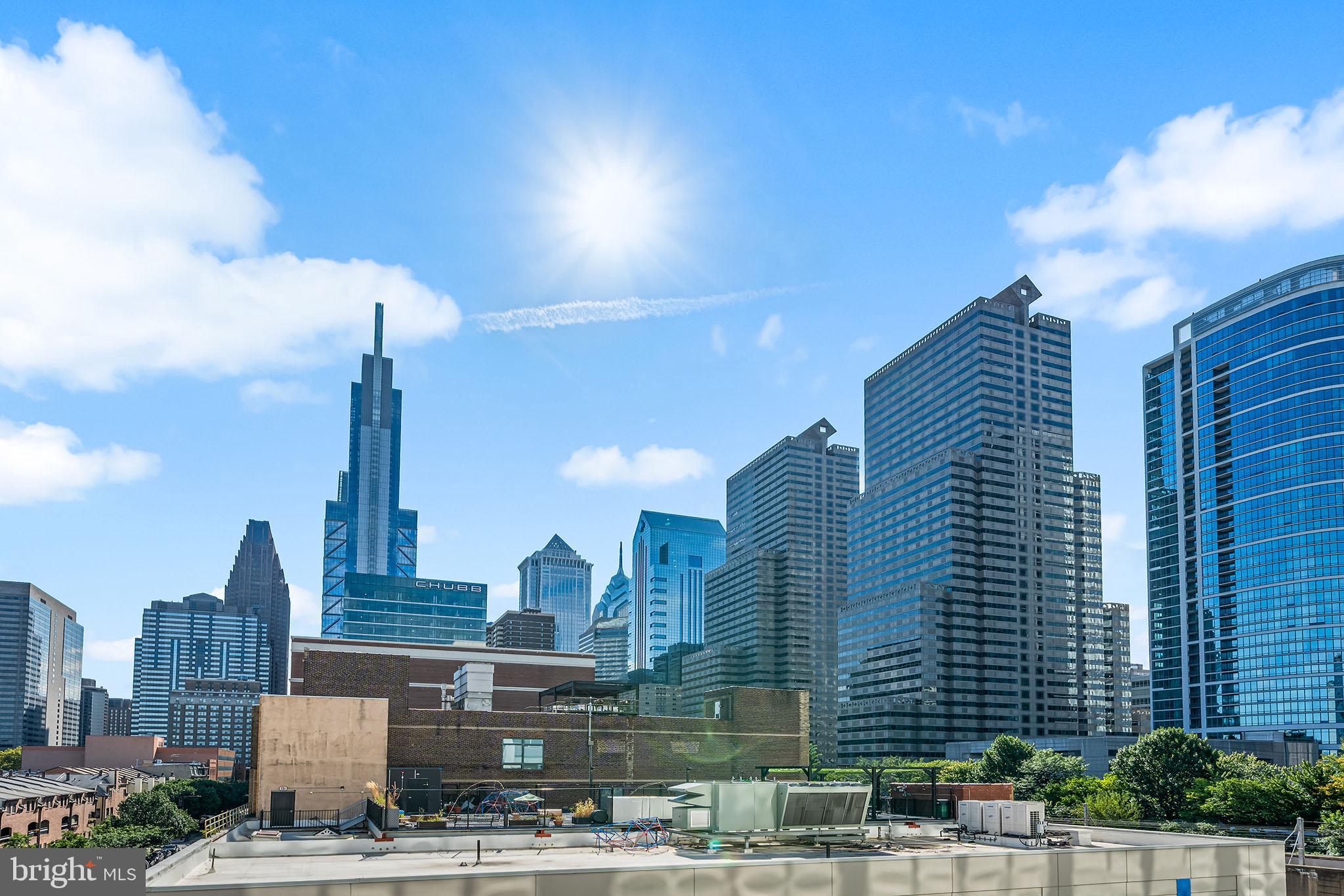LOGAN SQUARE - Residential
