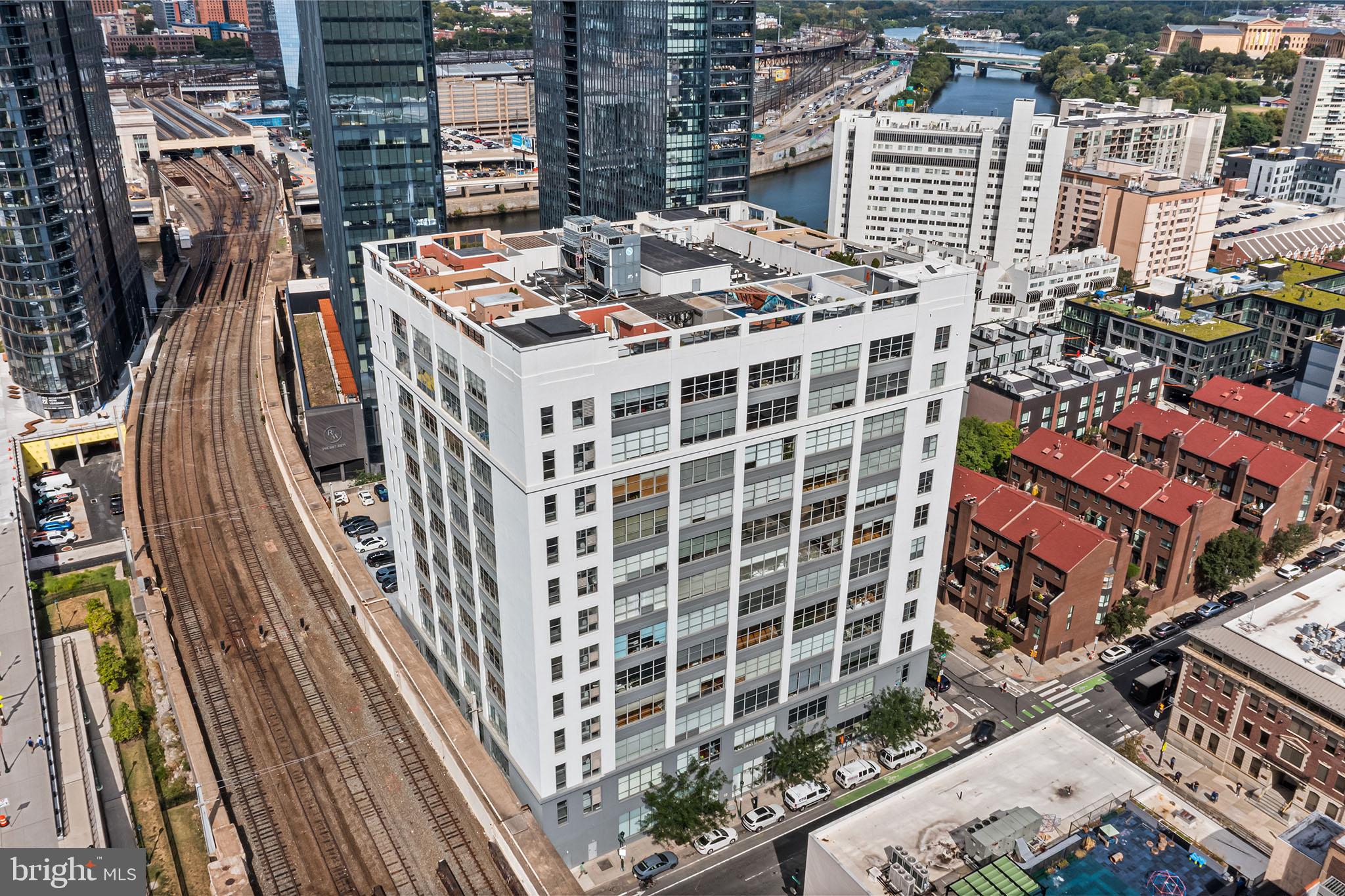 LOGAN SQUARE - Residential