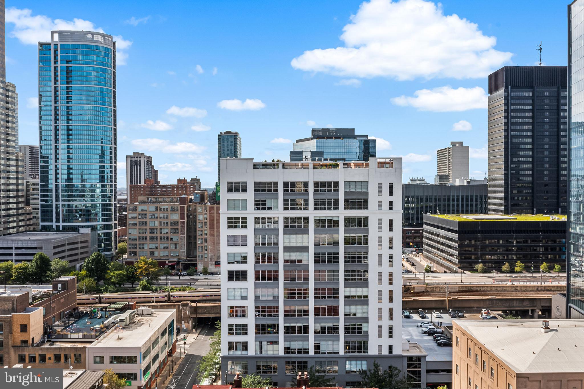 LOGAN SQUARE - Residential