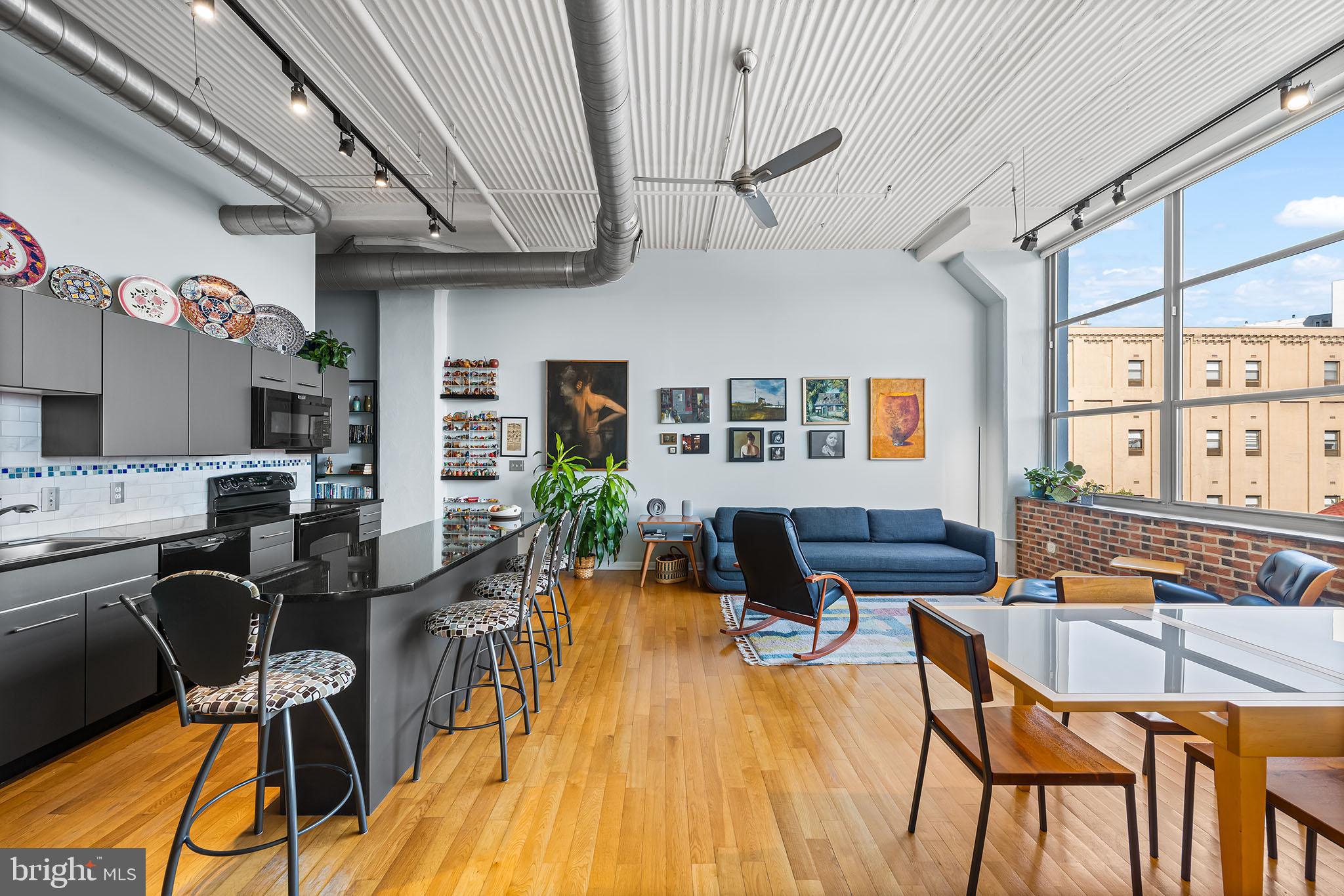 LOGAN SQUARE - Residential