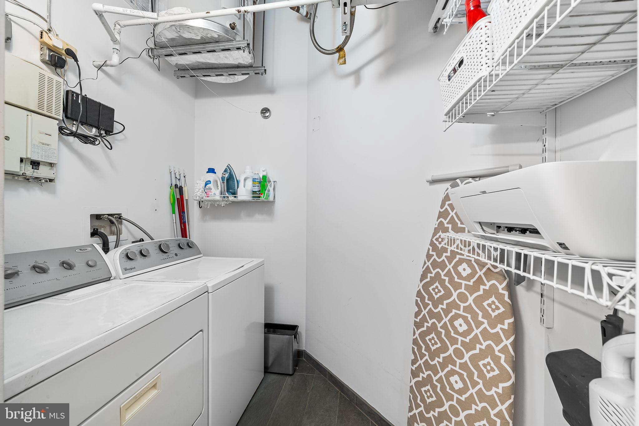 LOGAN SQUARE - Residential