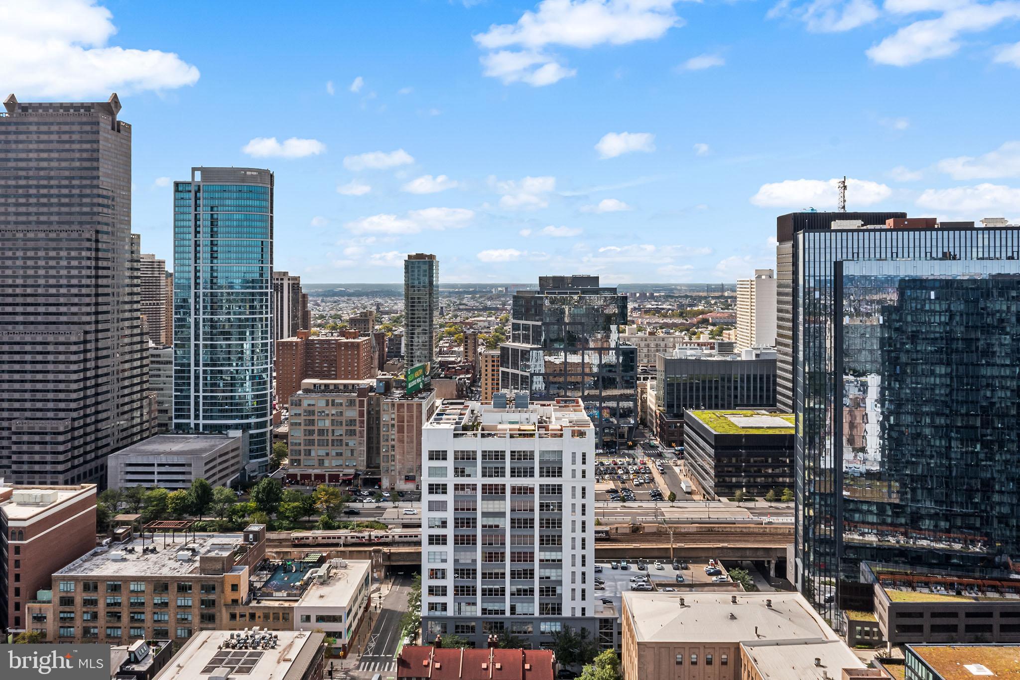 LOGAN SQUARE - Residential