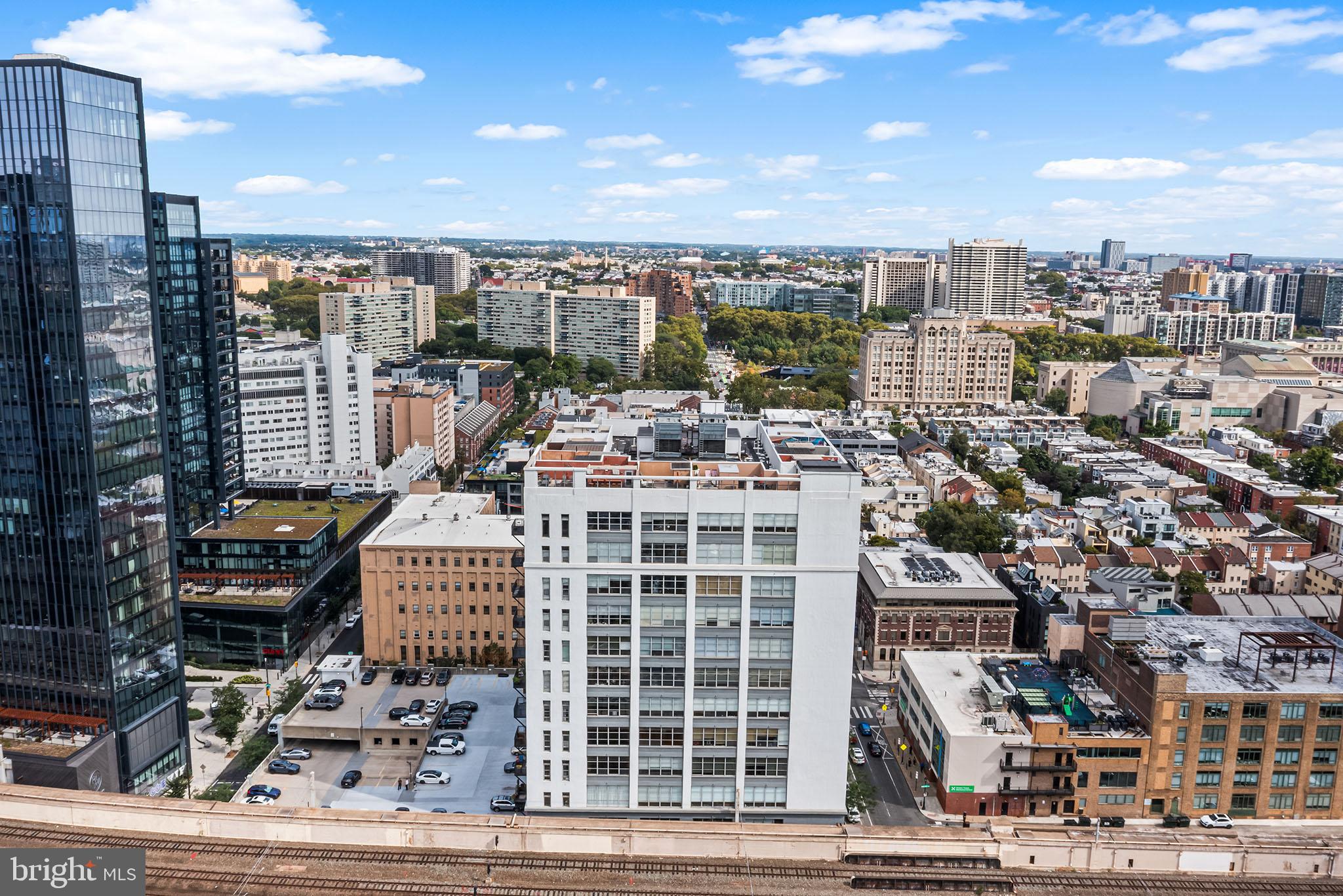 LOGAN SQUARE - Residential