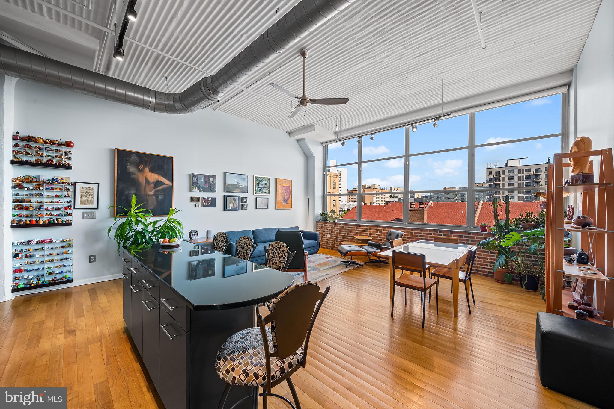 LOGAN SQUARE - Residential