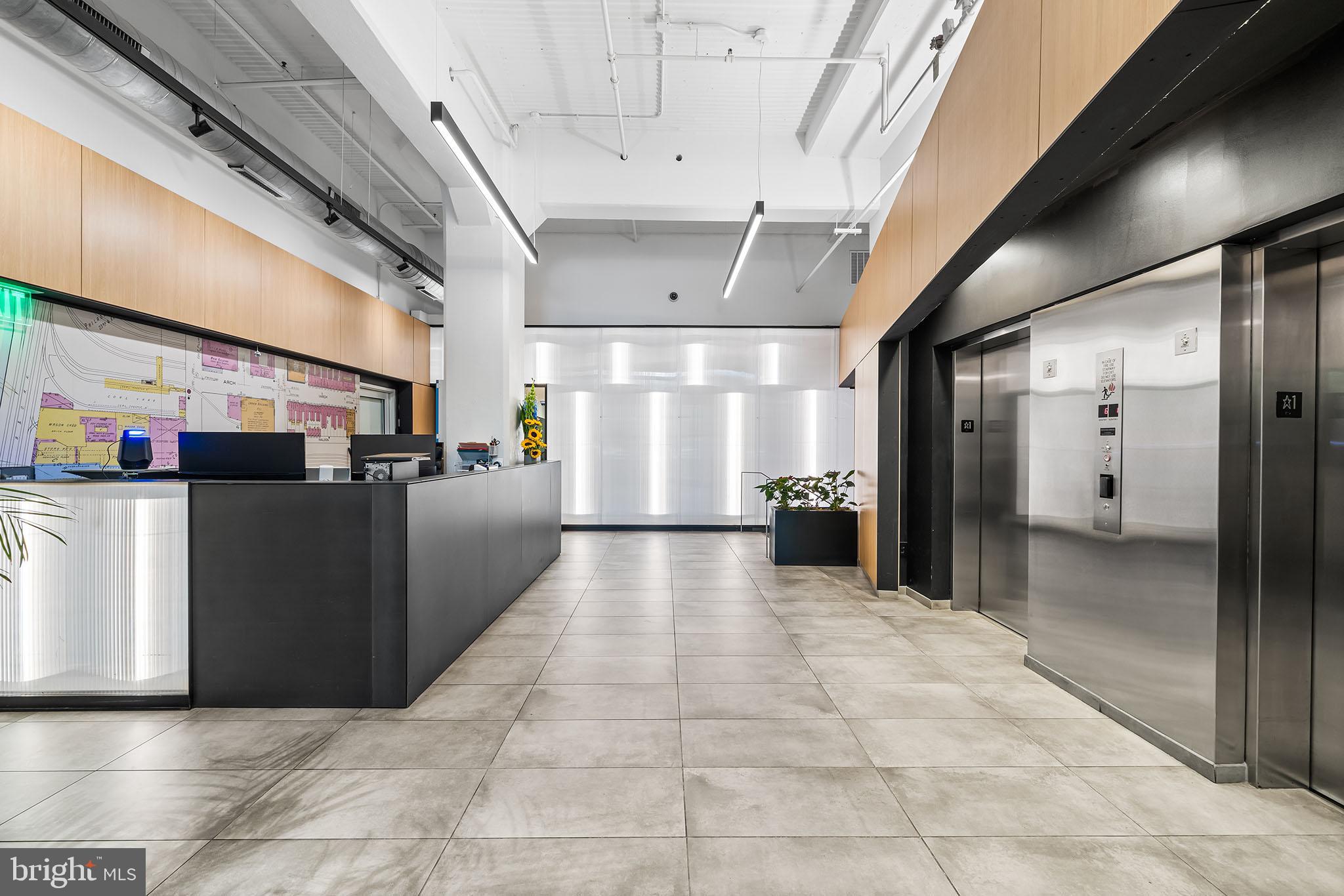 LOGAN SQUARE - Residential