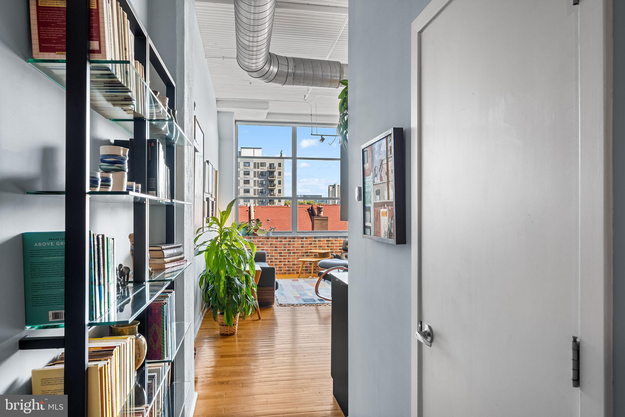 LOGAN SQUARE - Residential