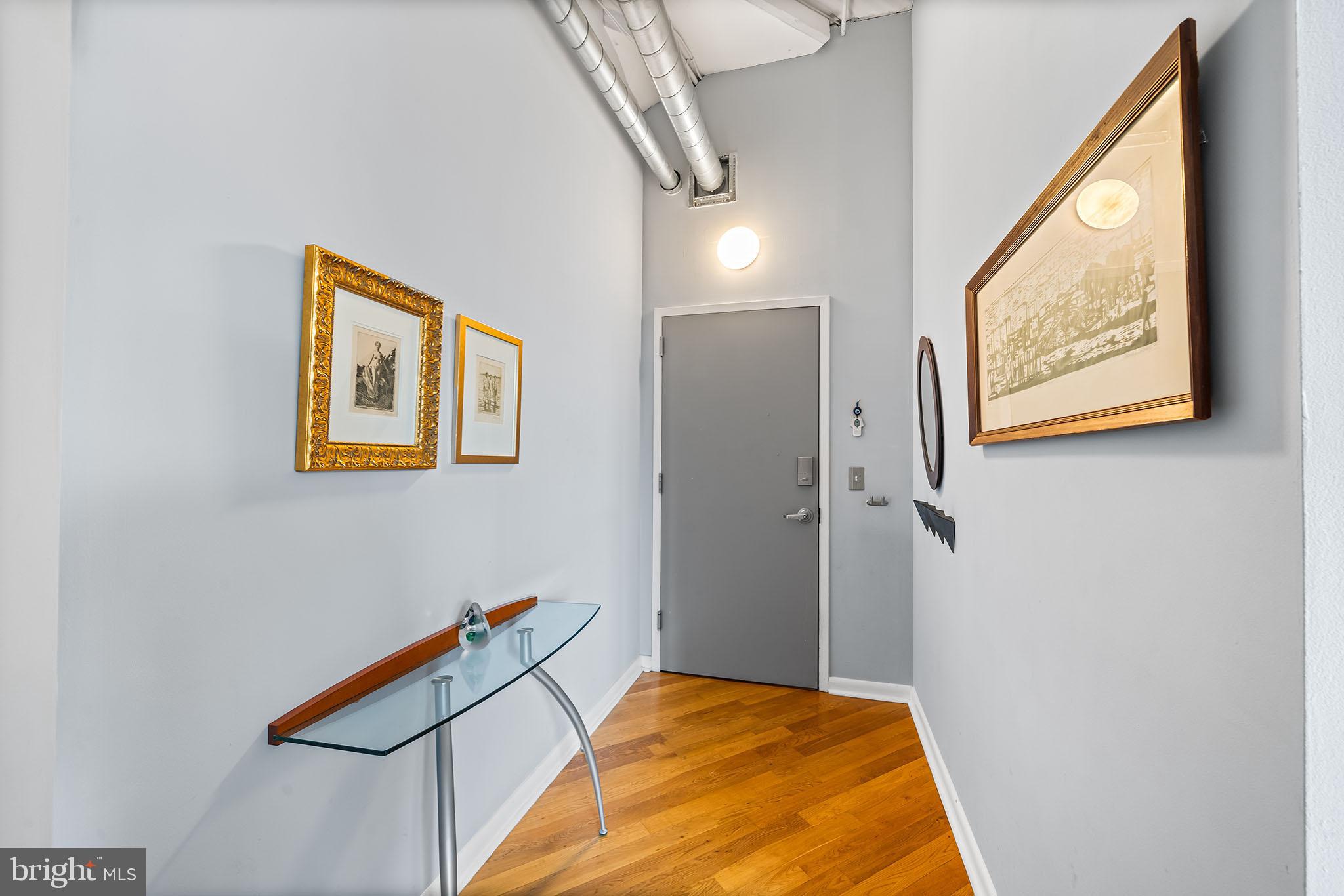 LOGAN SQUARE - Residential