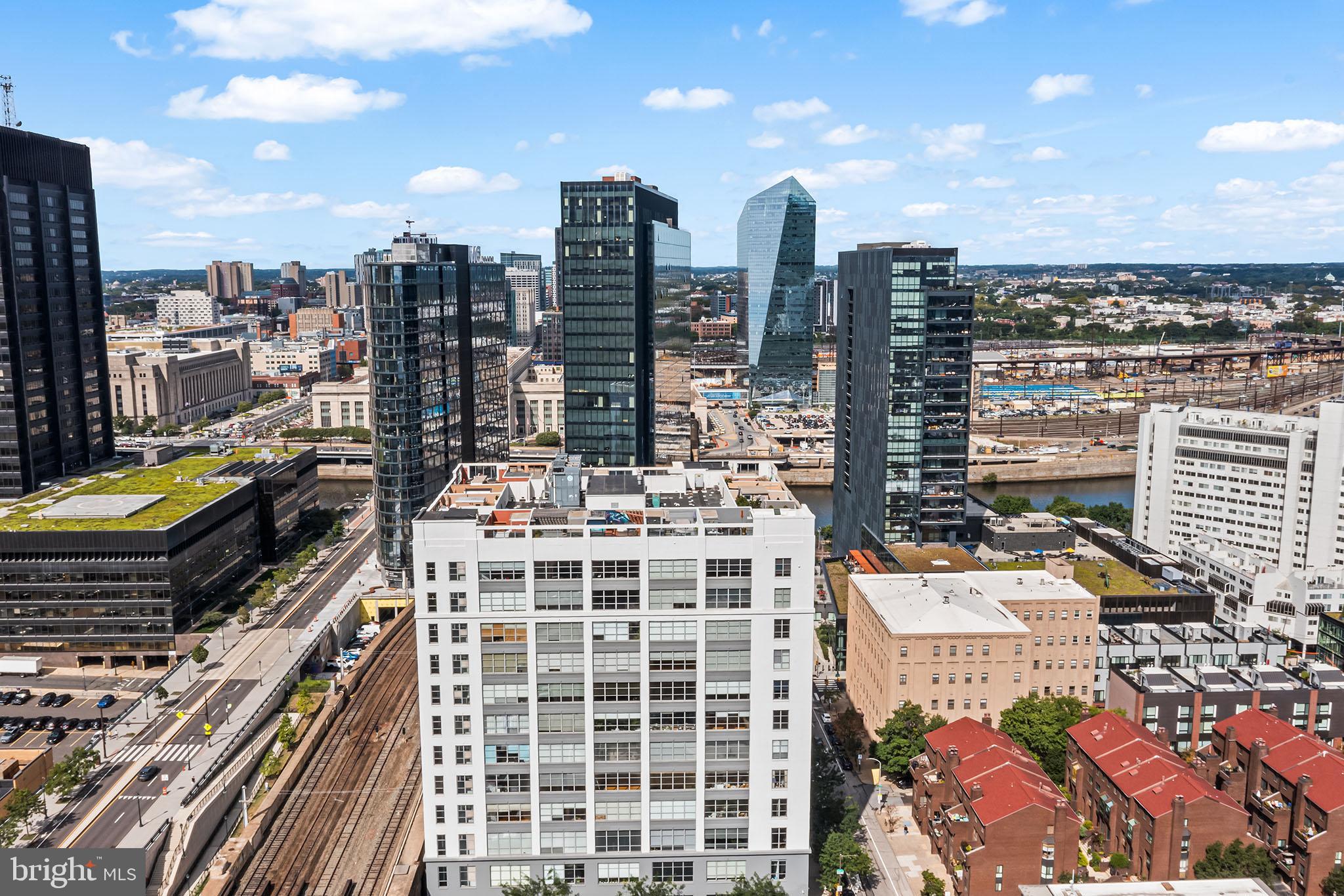 LOGAN SQUARE - Residential