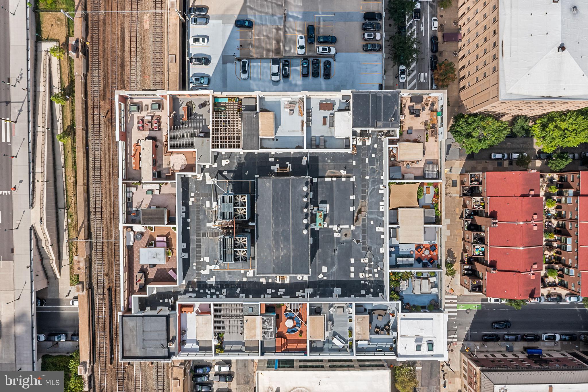 LOGAN SQUARE - Residential