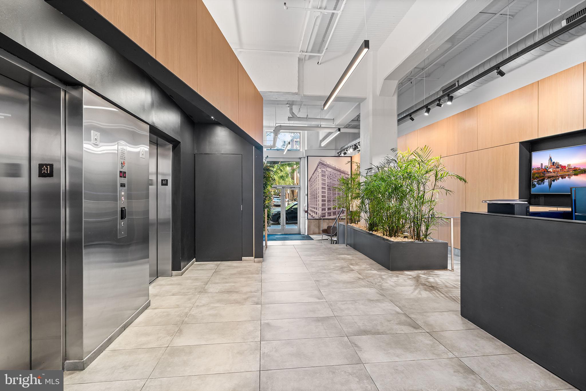 LOGAN SQUARE - Residential