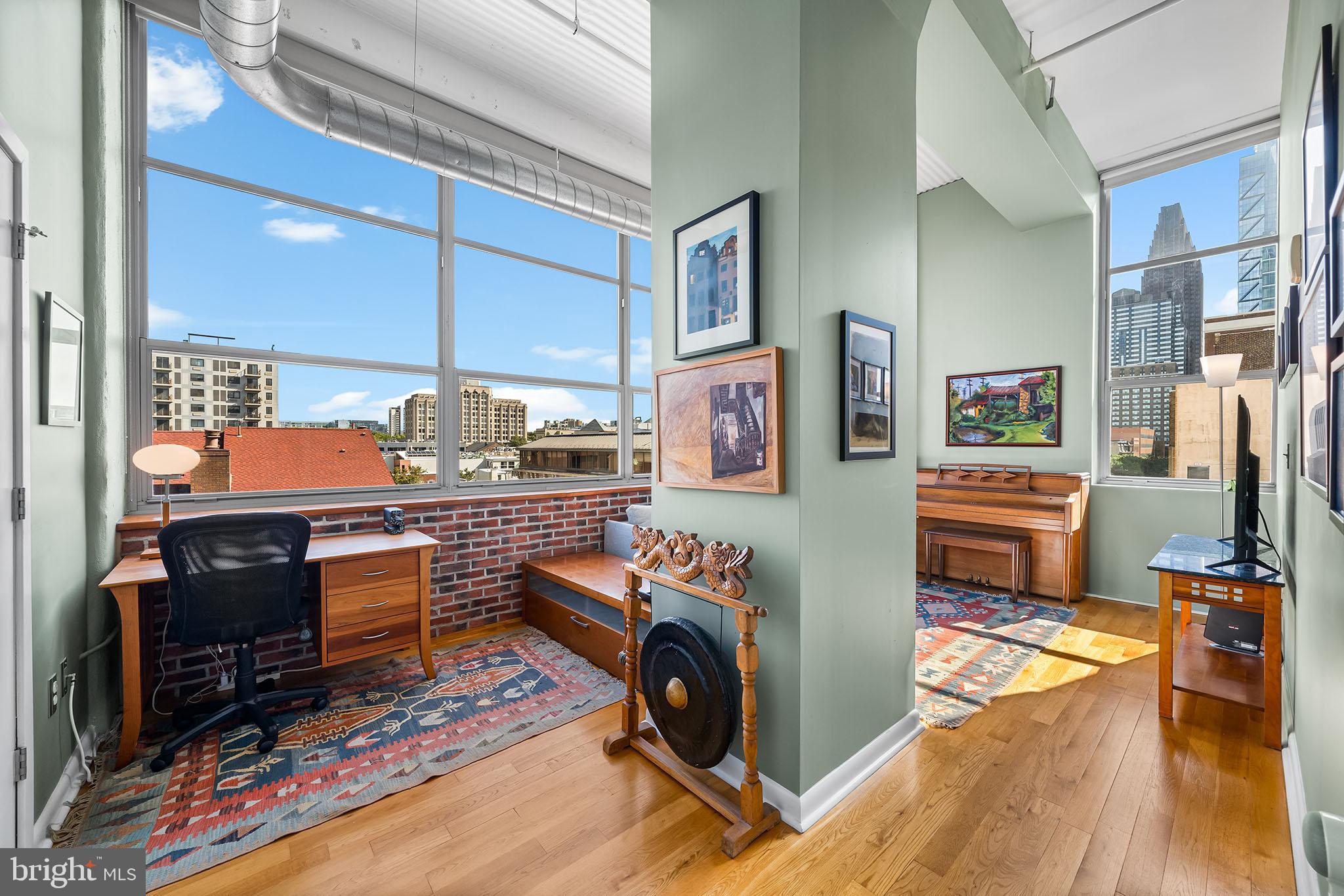 LOGAN SQUARE - Residential