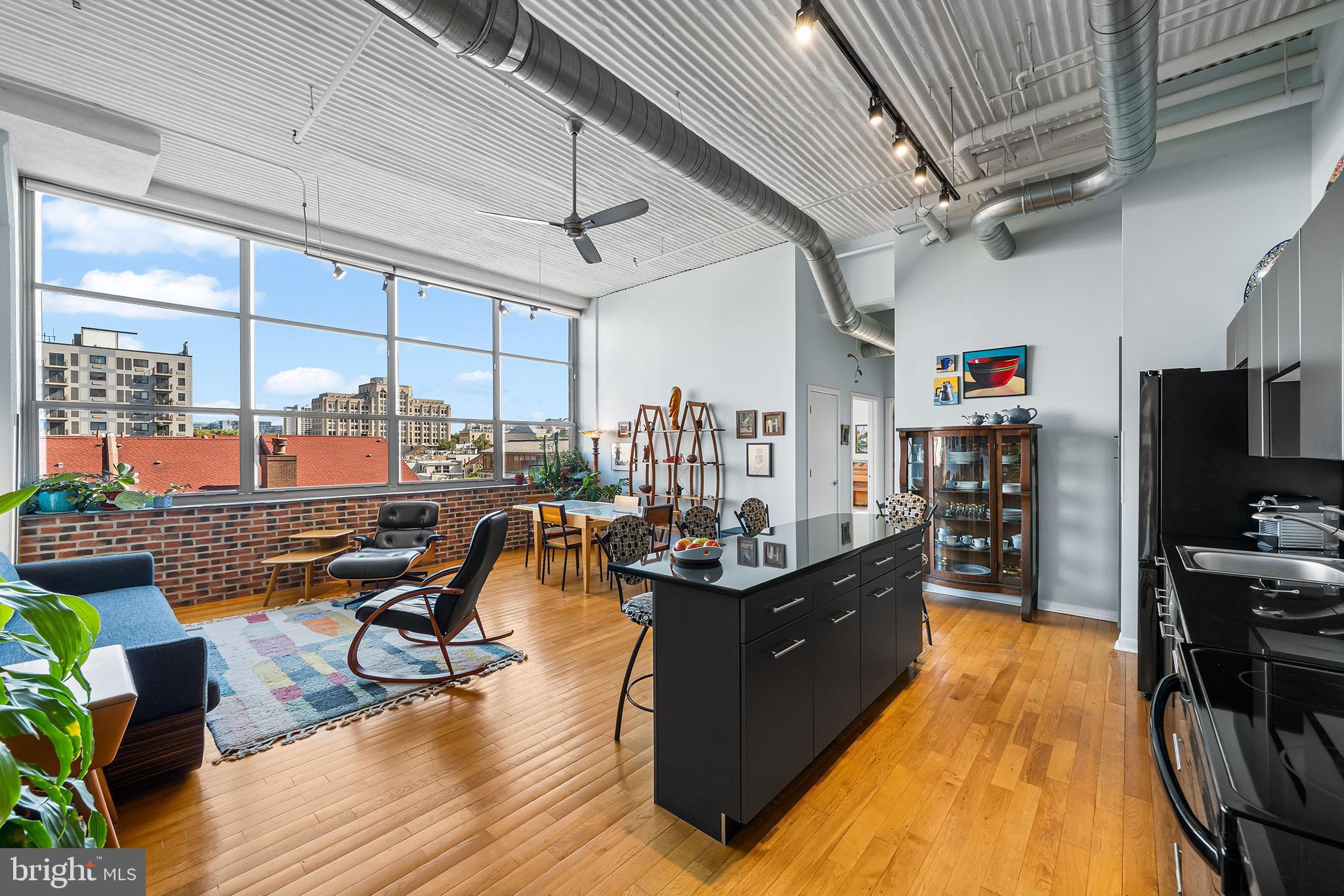 LOGAN SQUARE - Residential