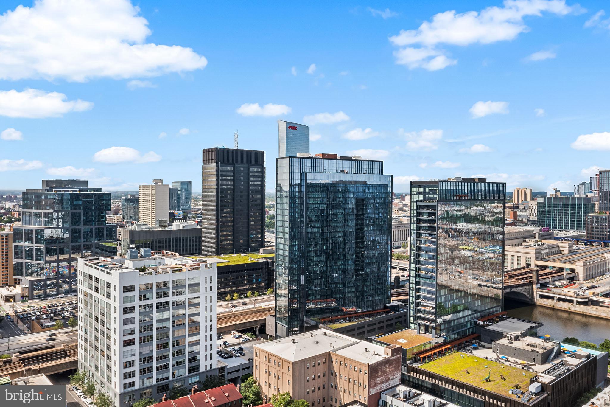 LOGAN SQUARE - Residential