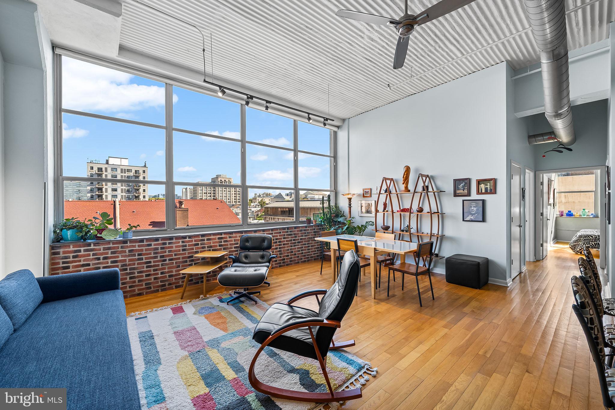 LOGAN SQUARE - Residential